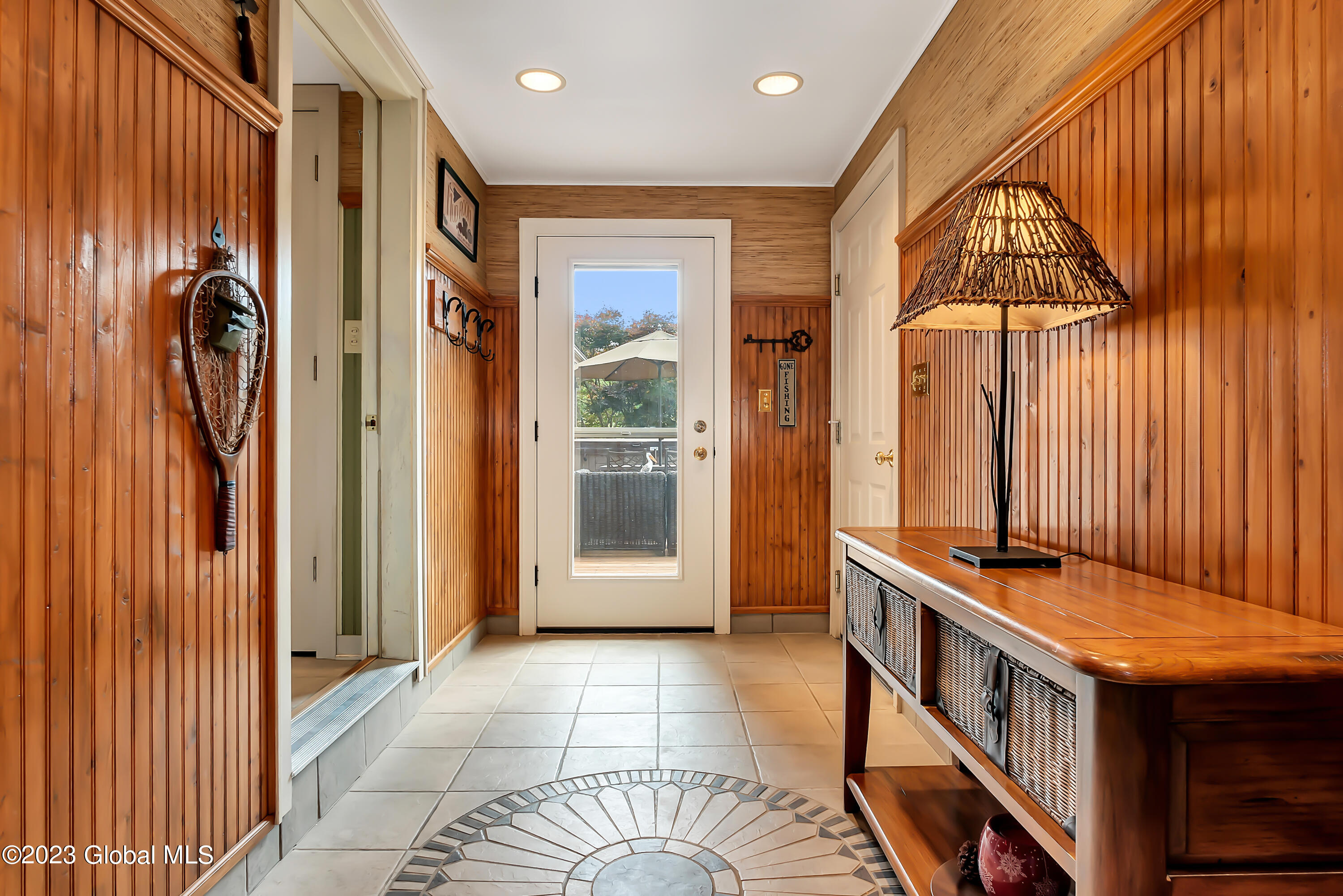 1563 1/2 Division Street