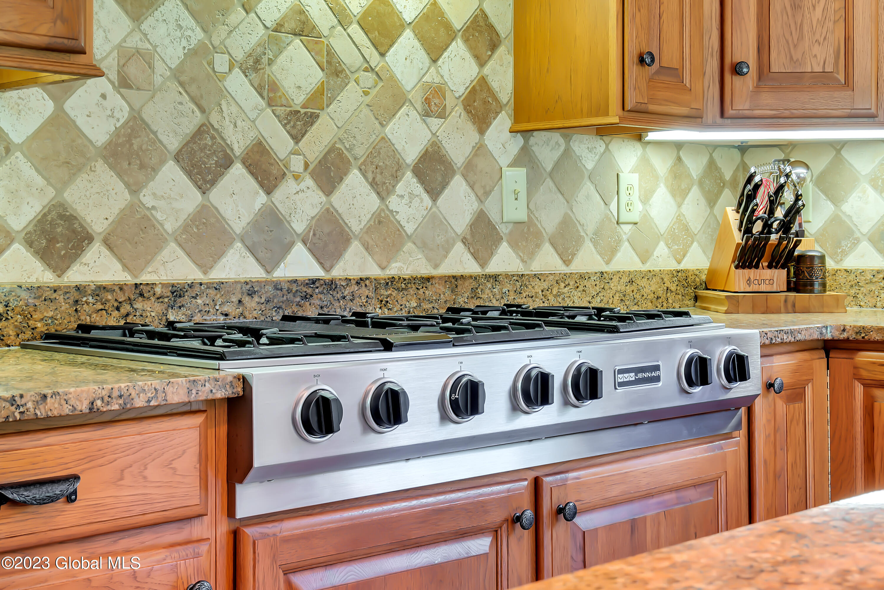 1563 1/2 Division Street