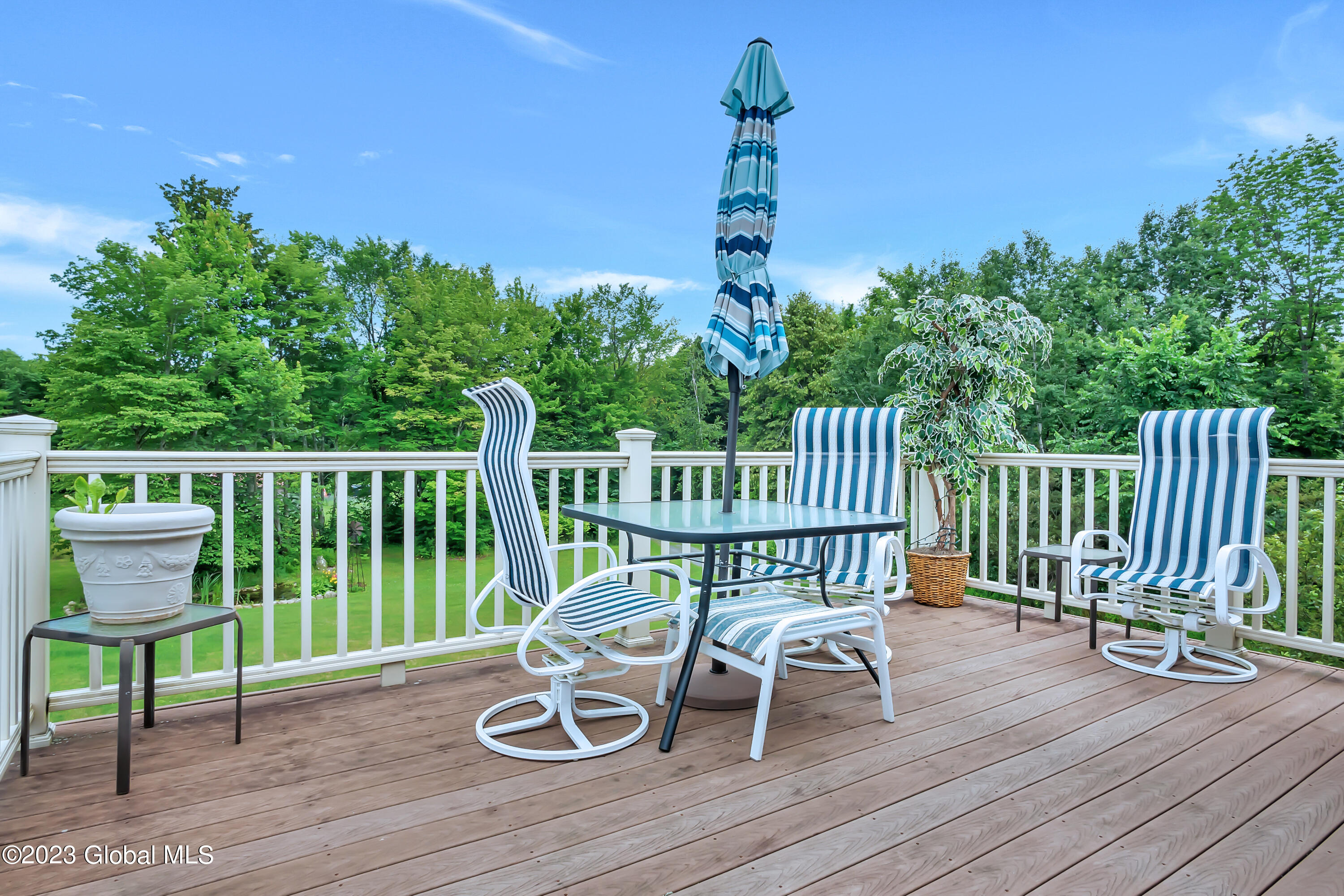 1563 1/2 Division Street