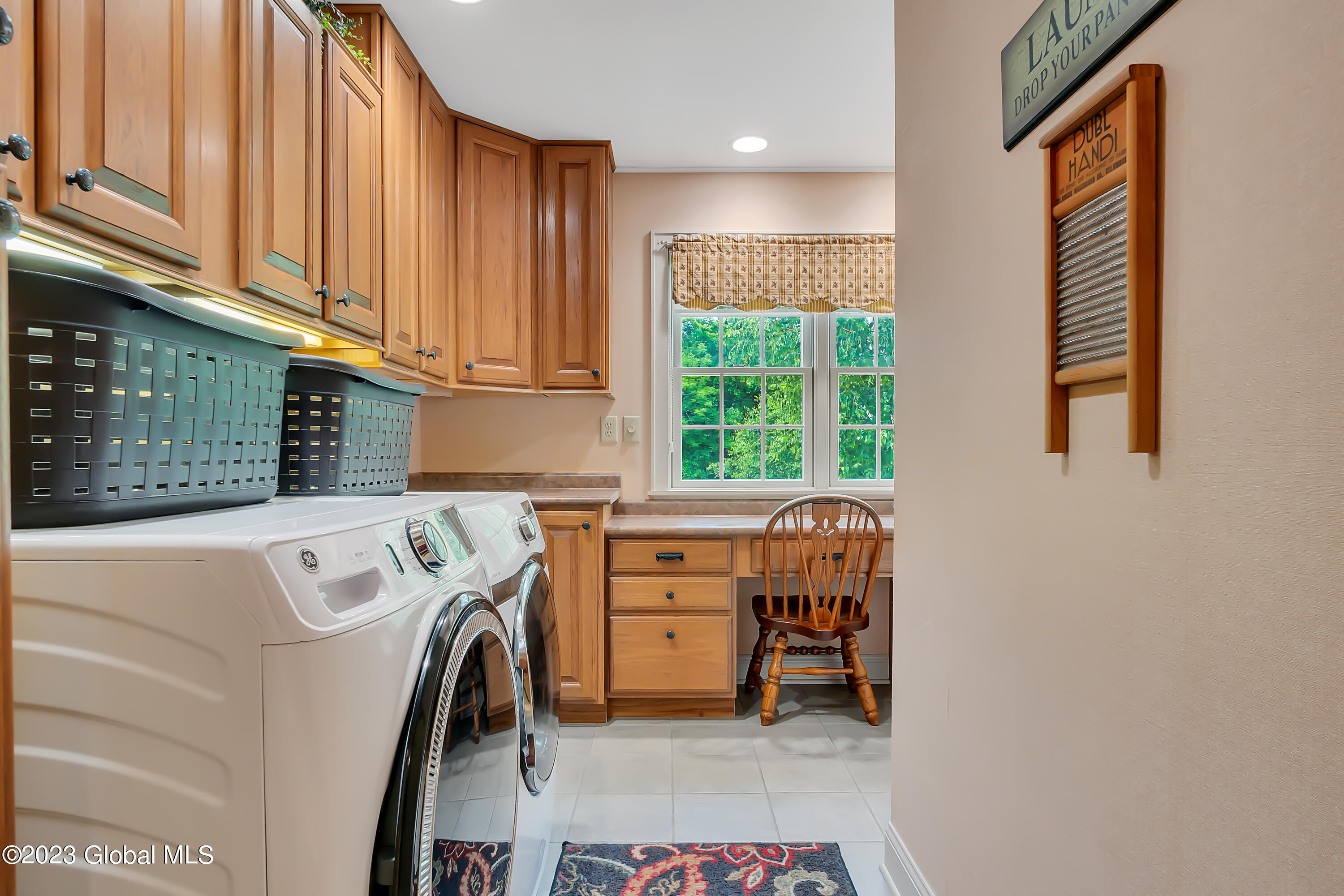 1563 1/2 Division Street