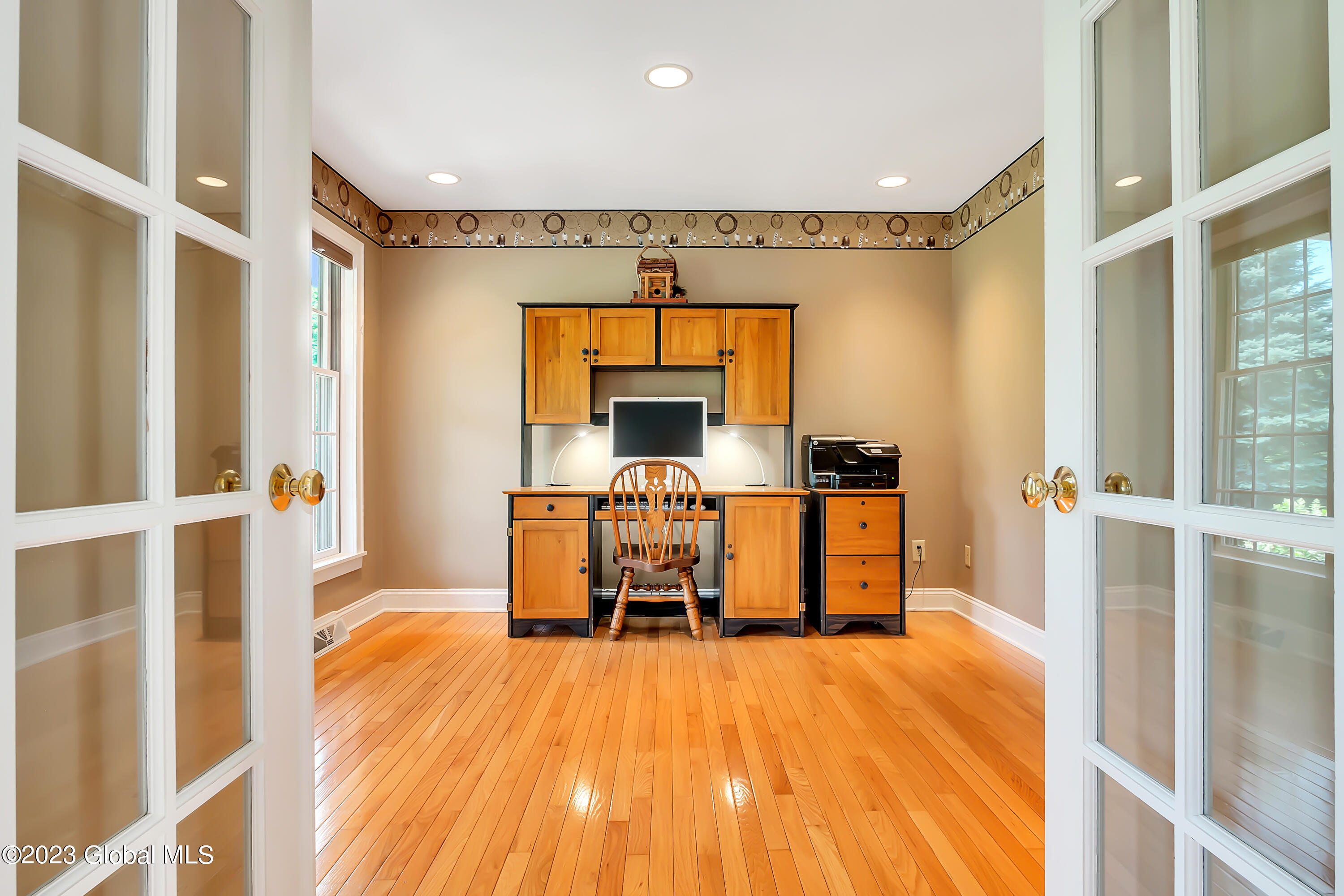 1563 1/2 Division Street