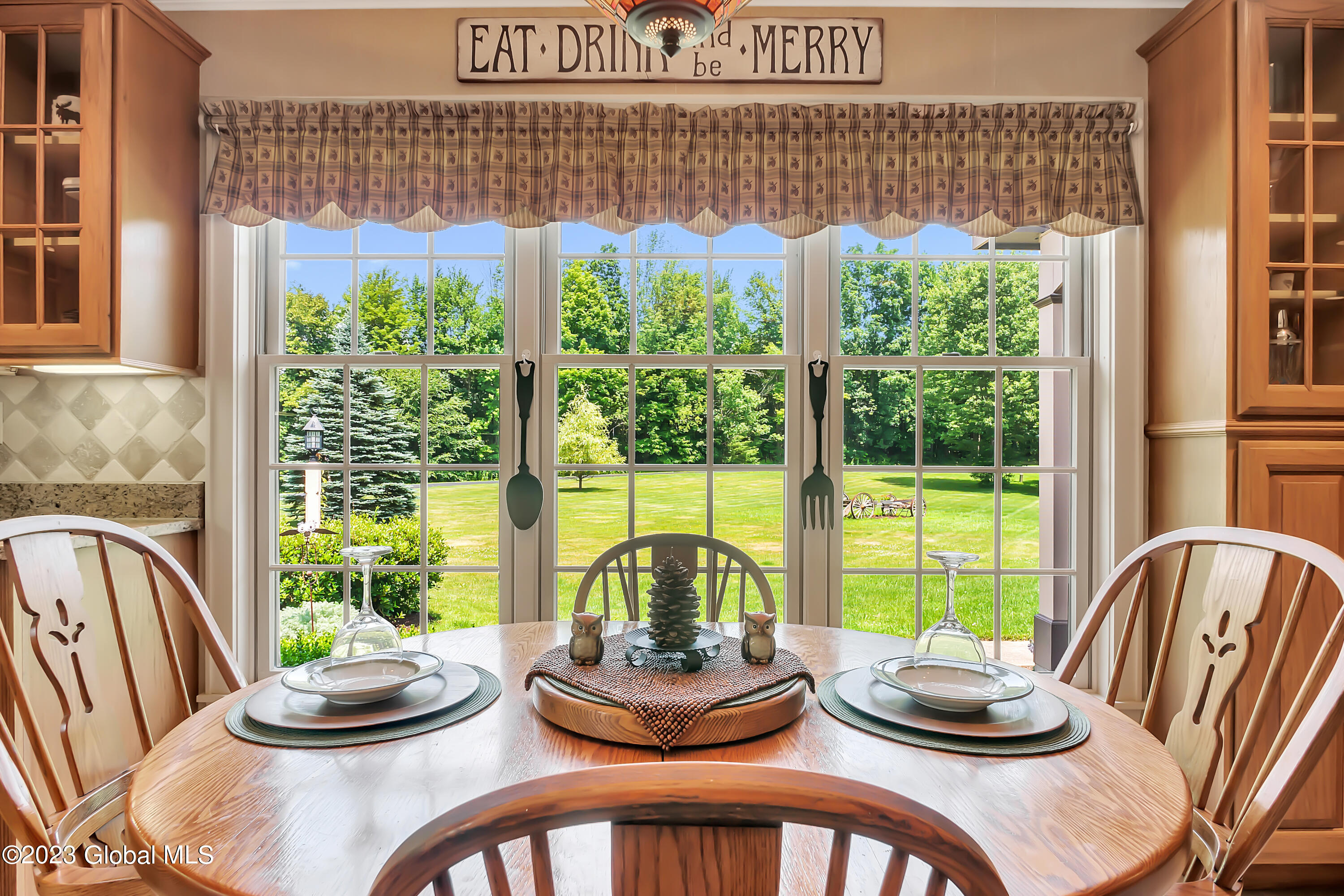 1563 1/2 Division Street