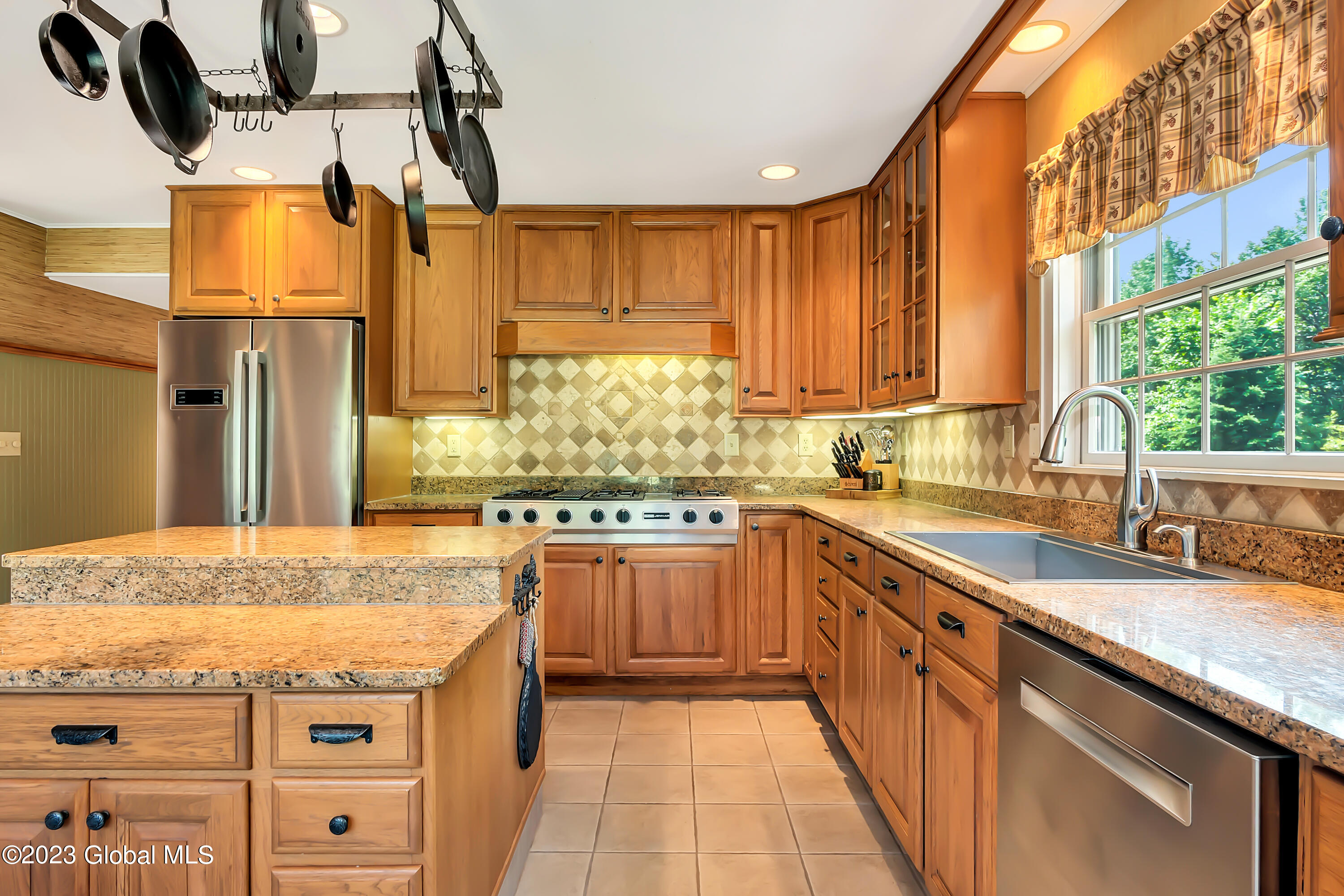 1563 1/2 Division Street