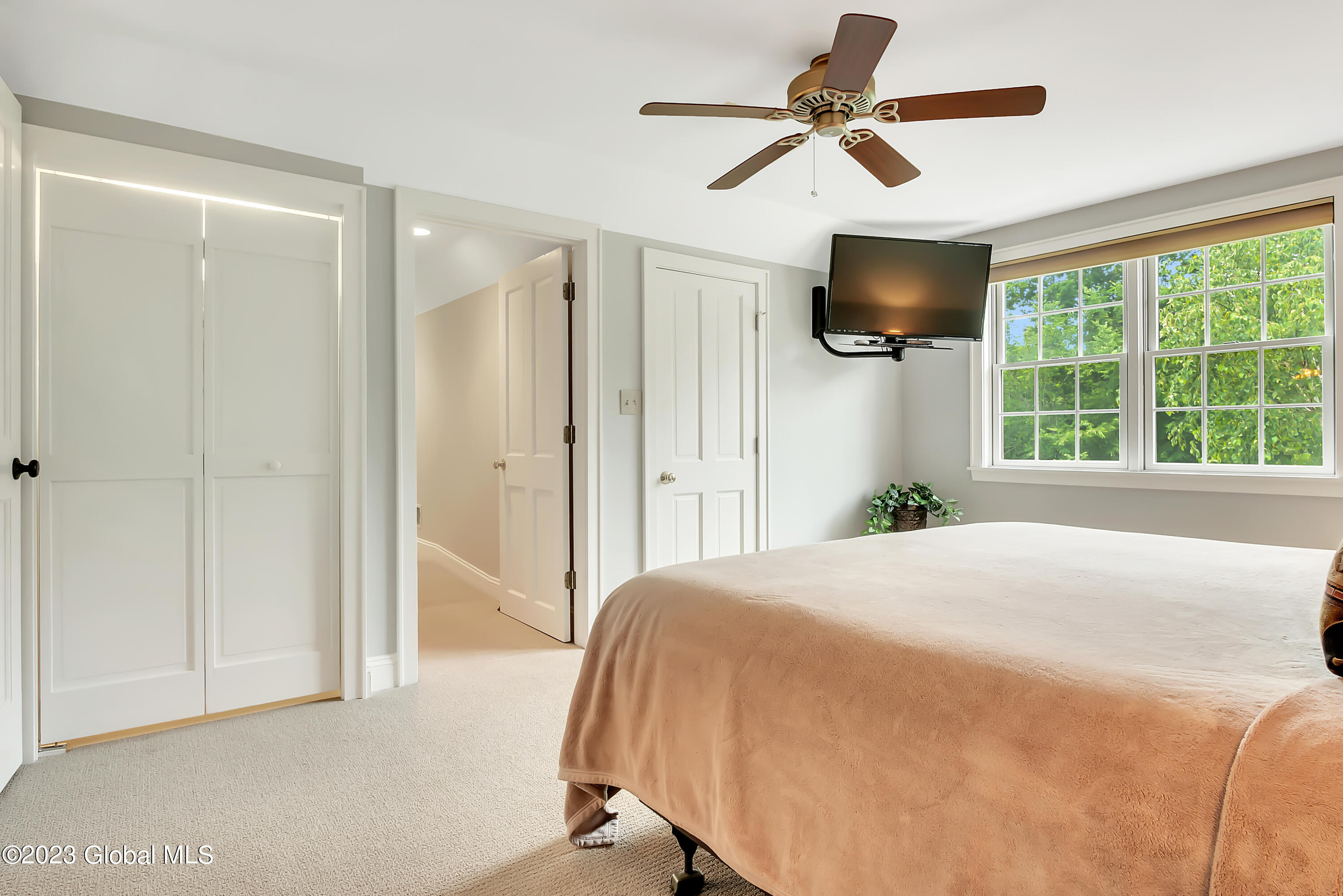 1563 1/2 Division Street