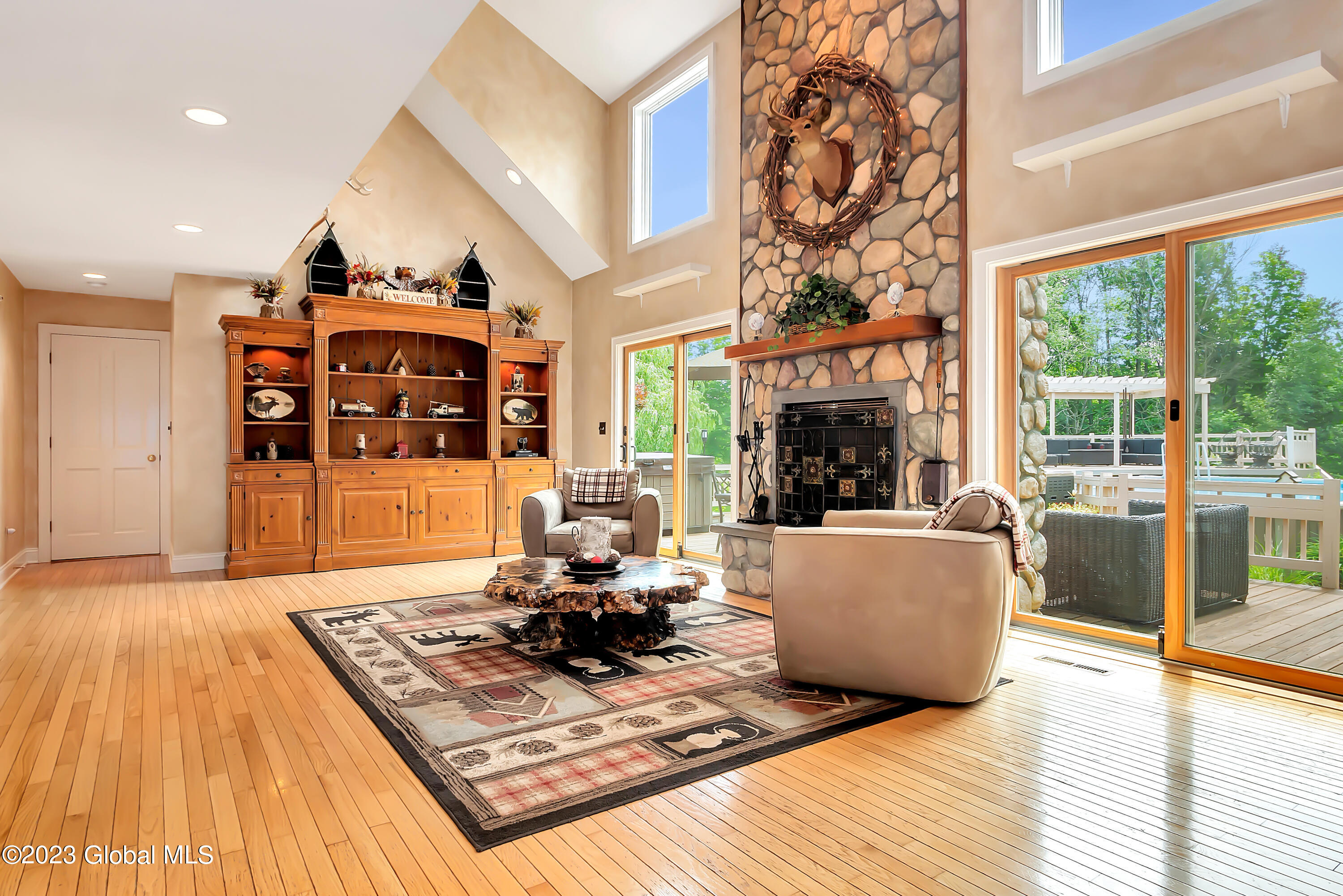 1563 1/2 Division Street