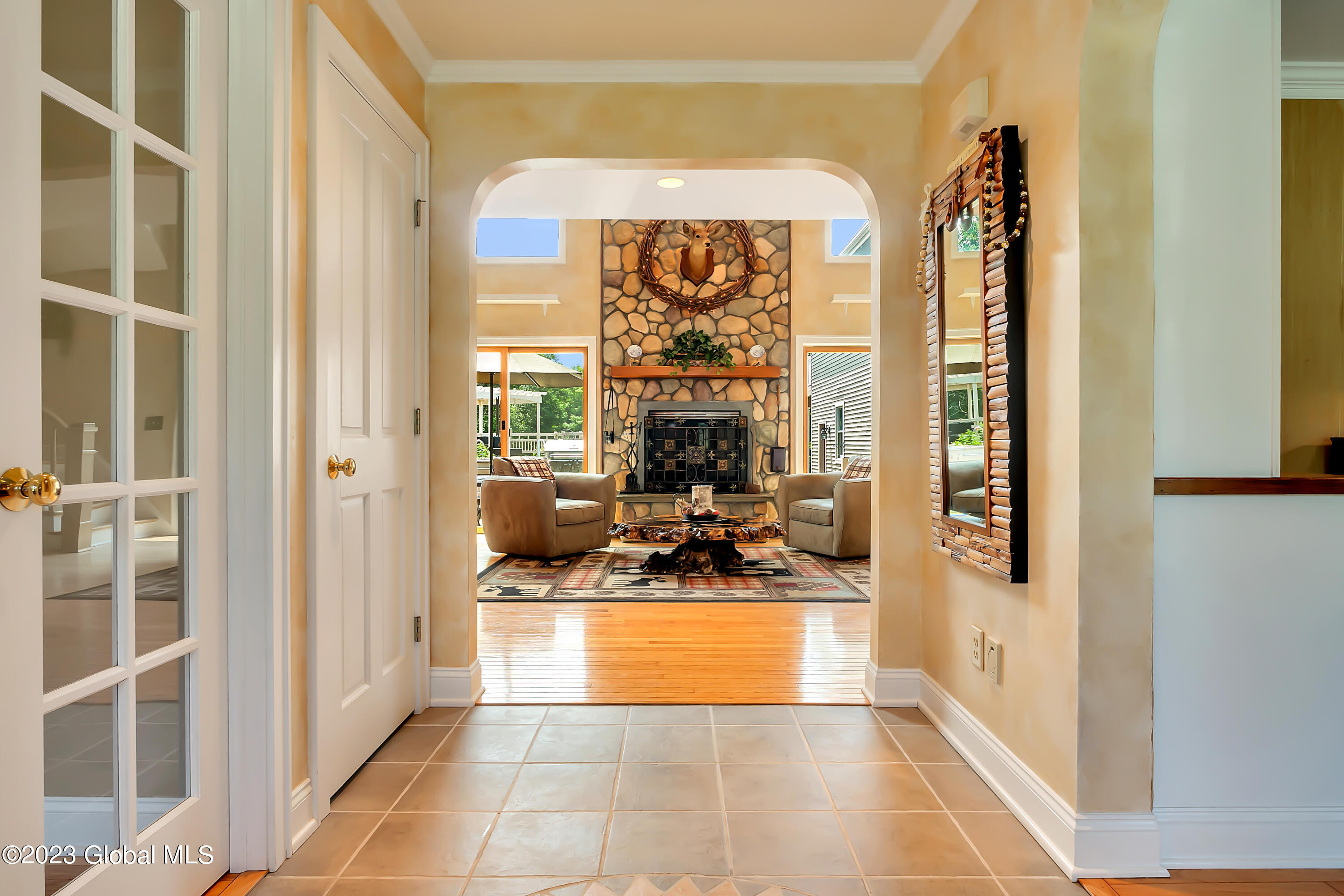 1563 1/2 Division Street