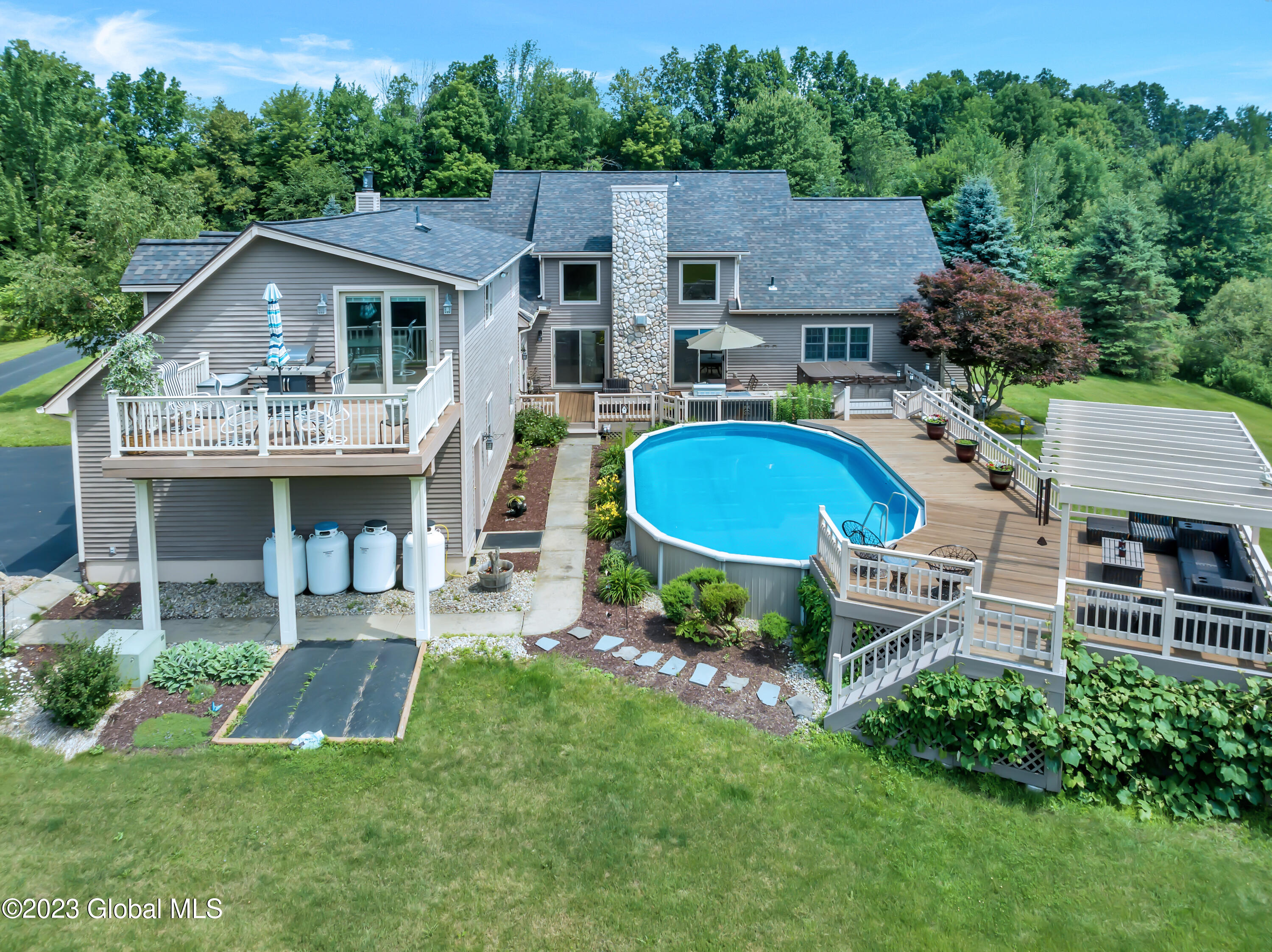 1563 1/2 Division Street