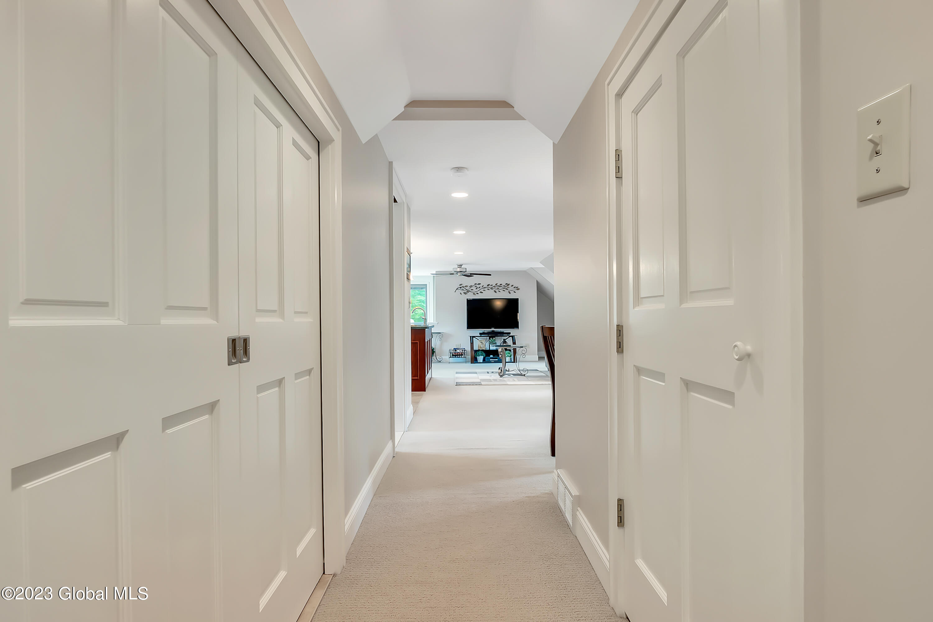 1563 1/2 Division Street