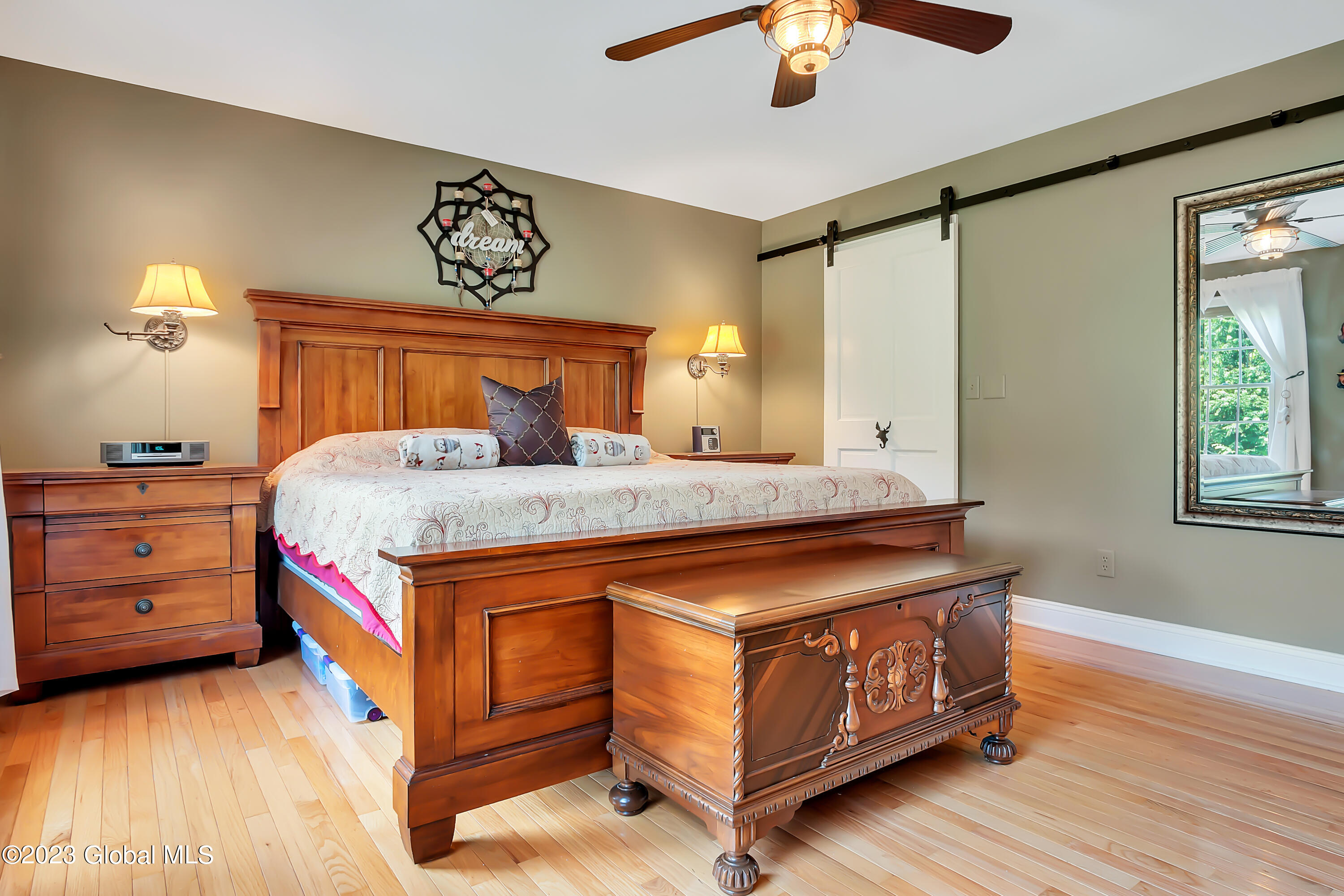 1563 1/2 Division Street