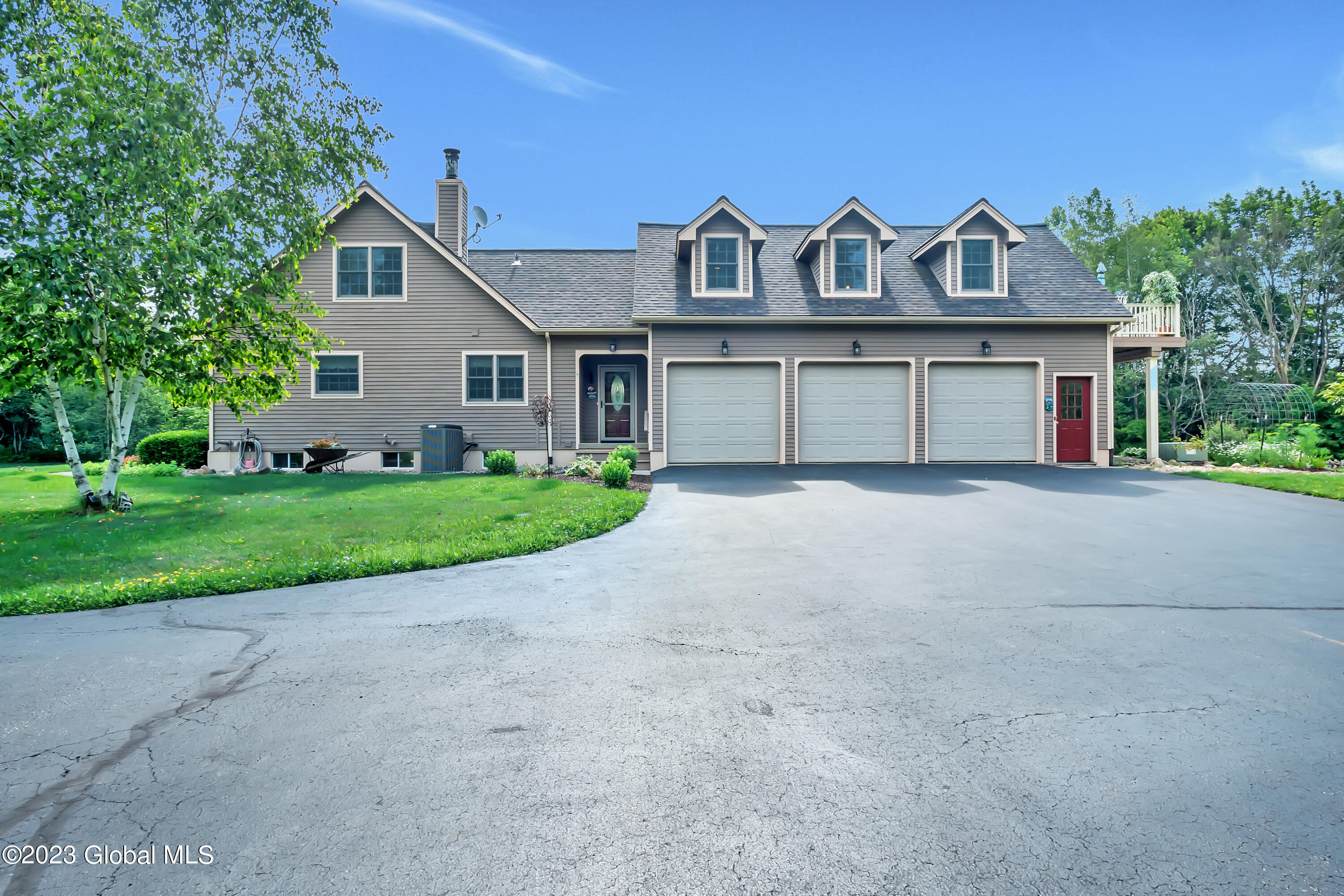 1563 1/2 Division Street