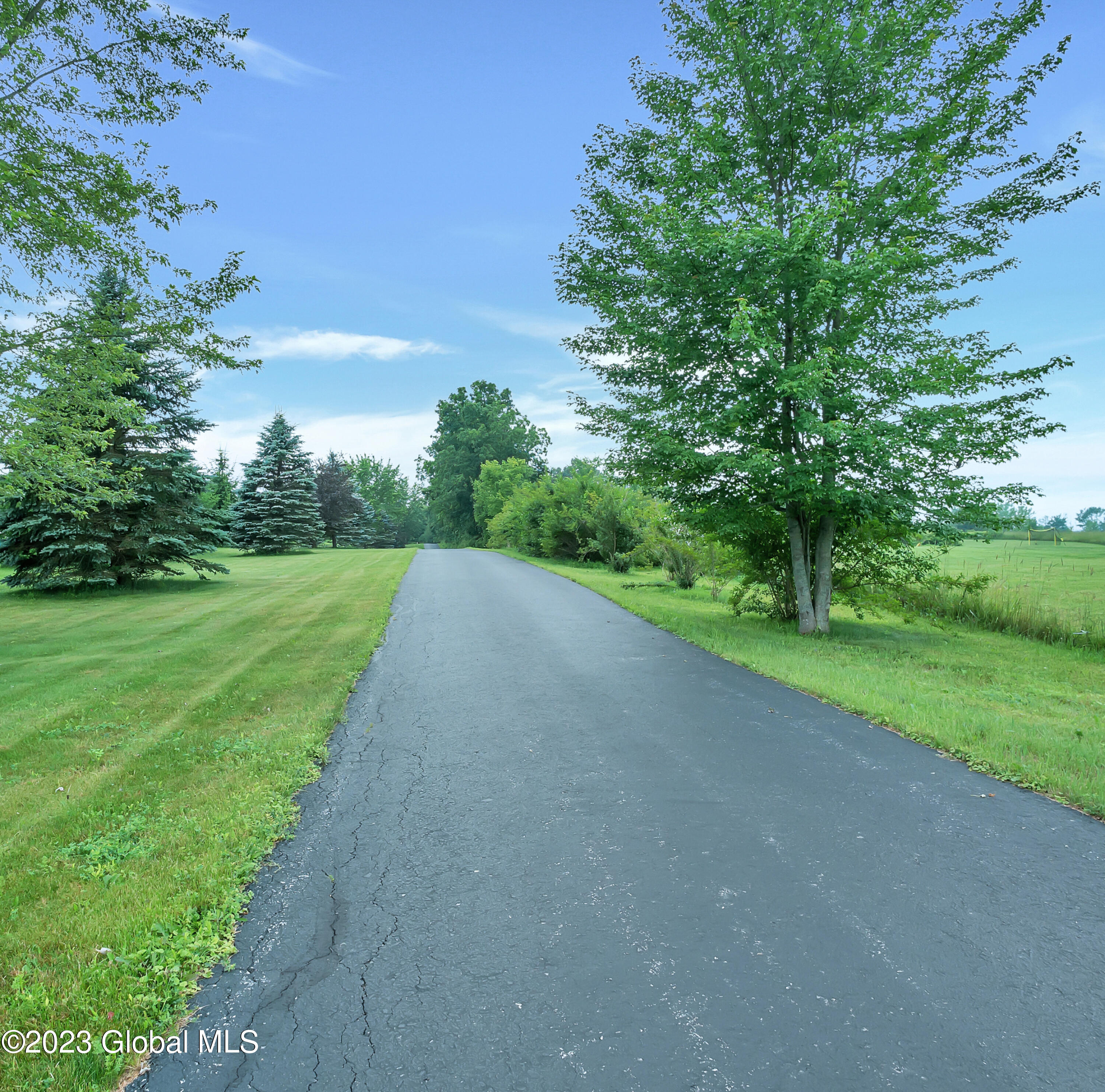 1563 1/2 Division Street