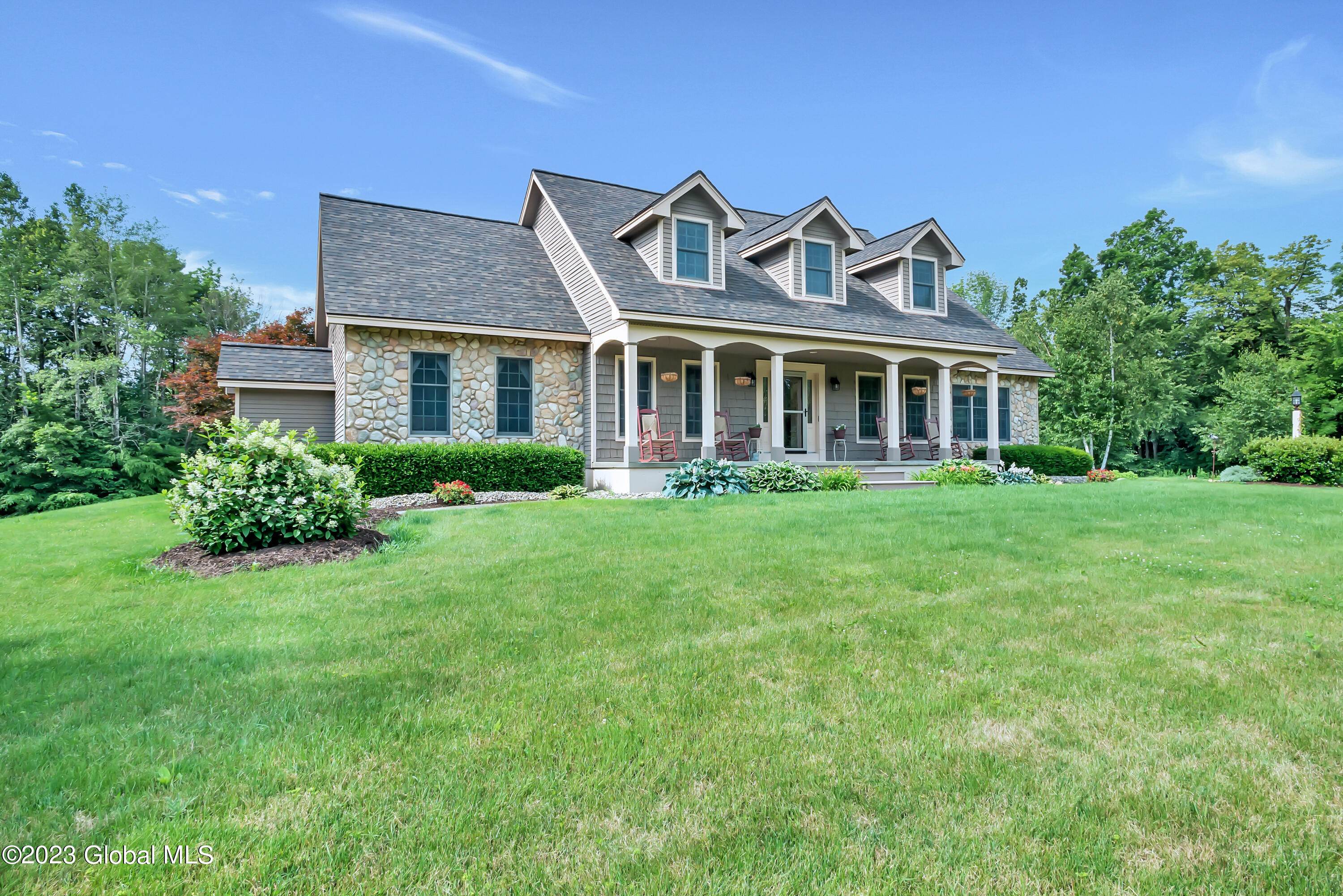 1563 1/2 Division Street