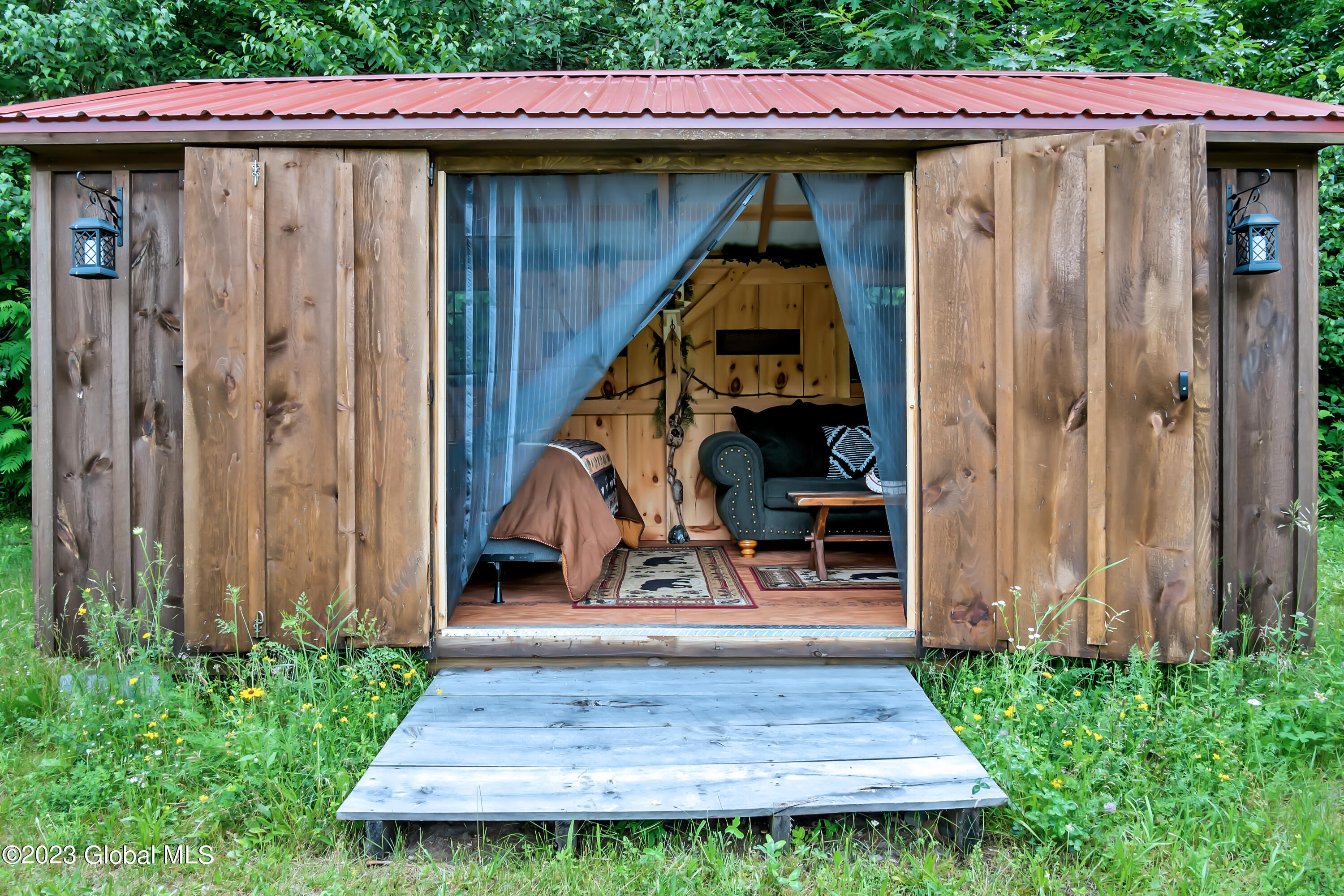 1563 1/2 Division Street