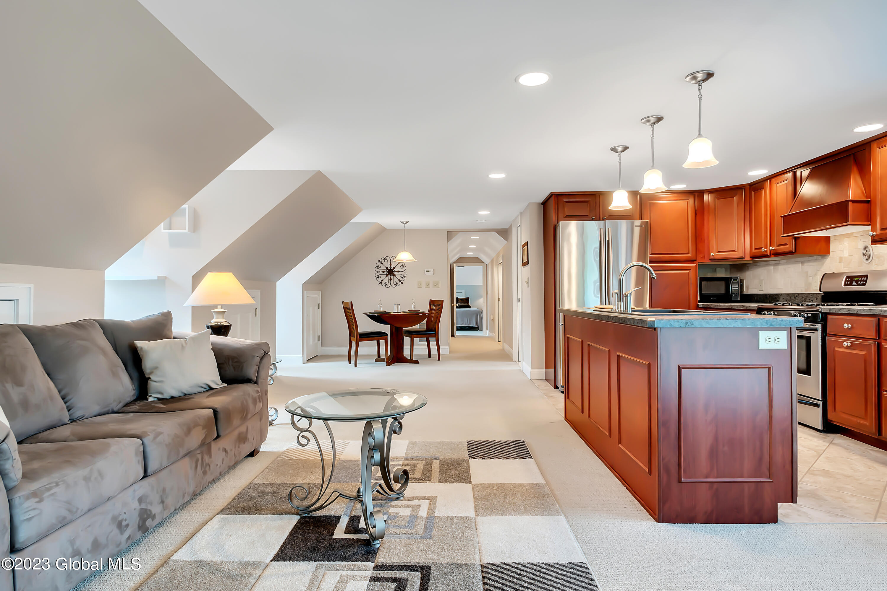 1563 1/2 Division Street