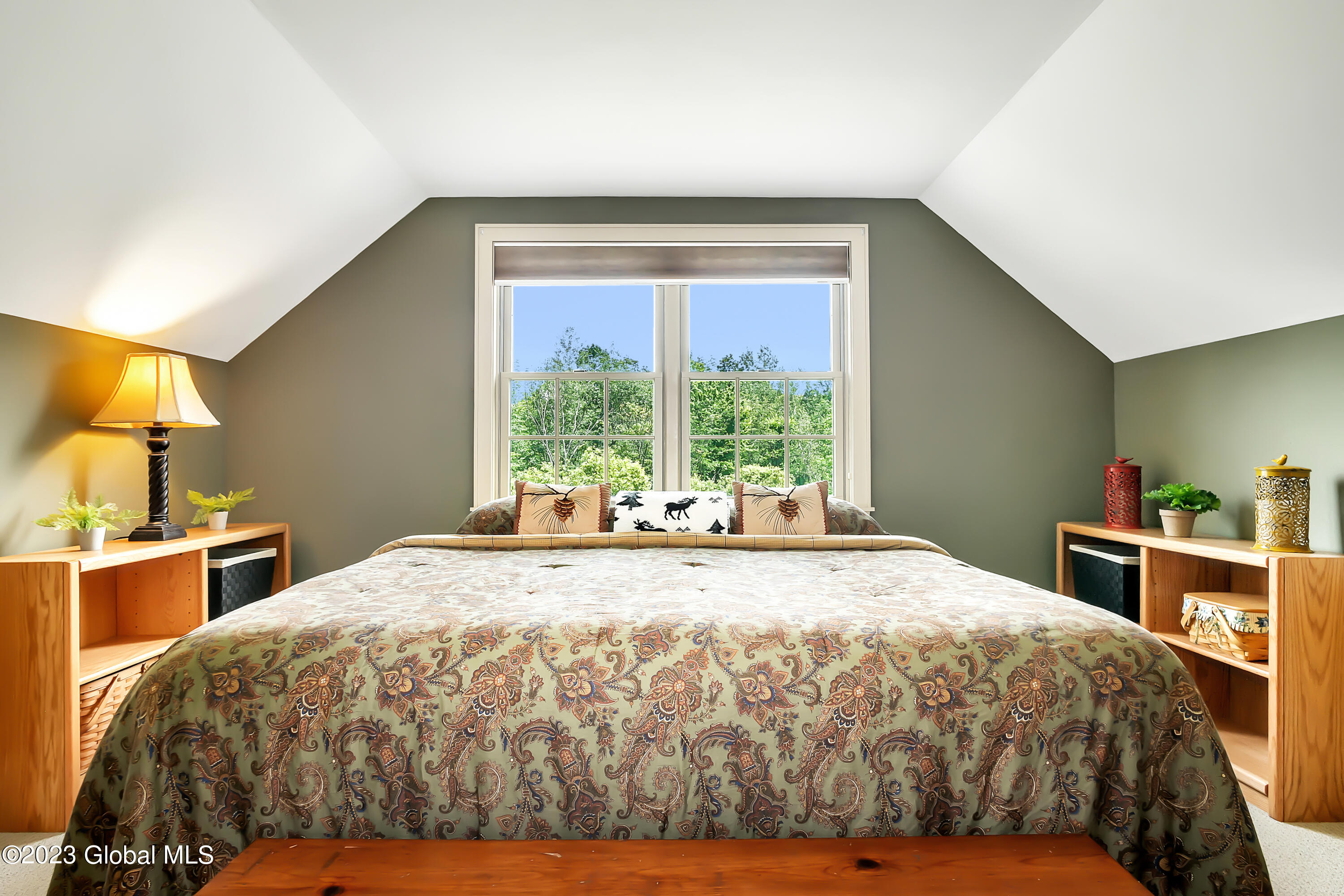 1563 1/2 Division Street