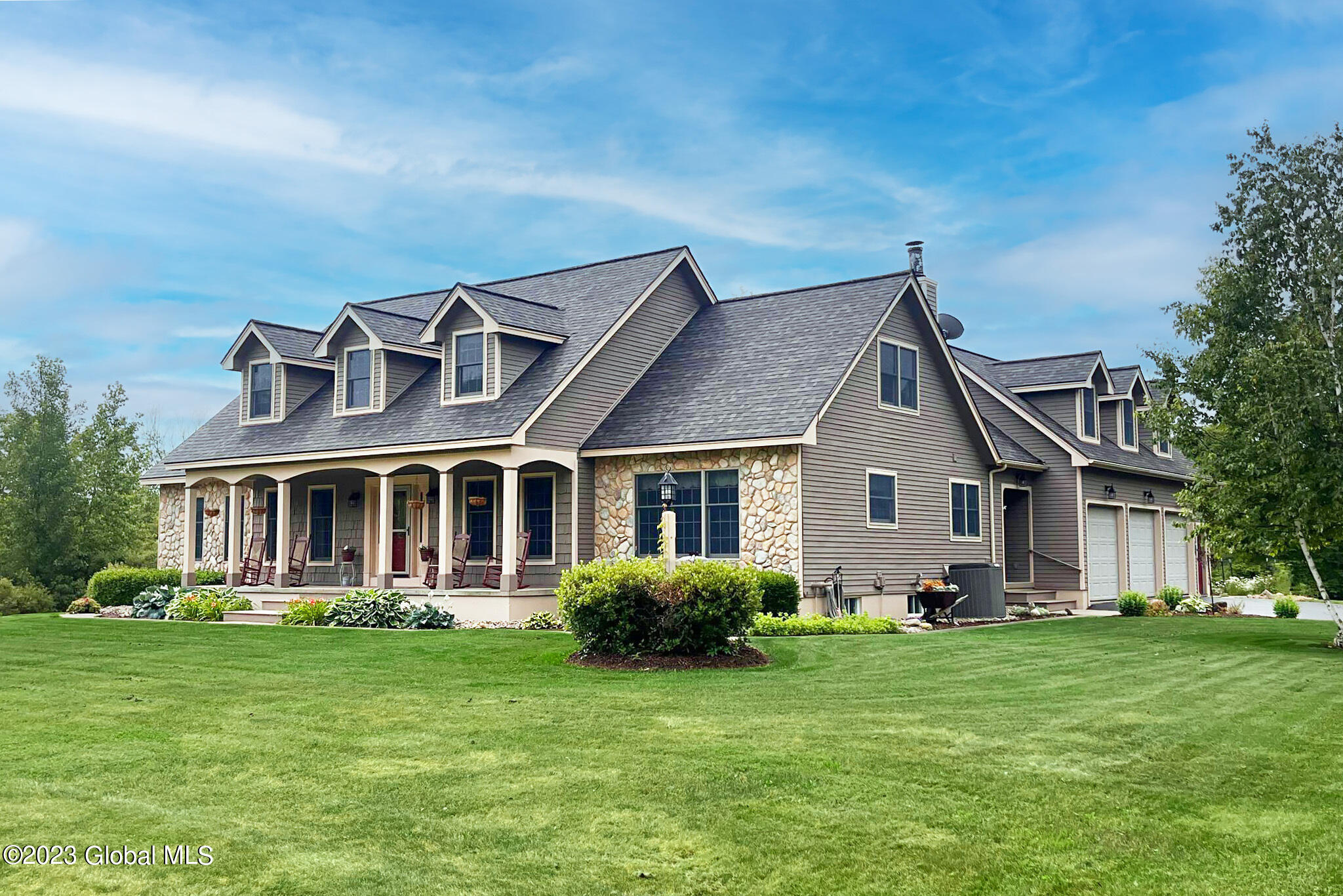 1563 1/2 Division Street