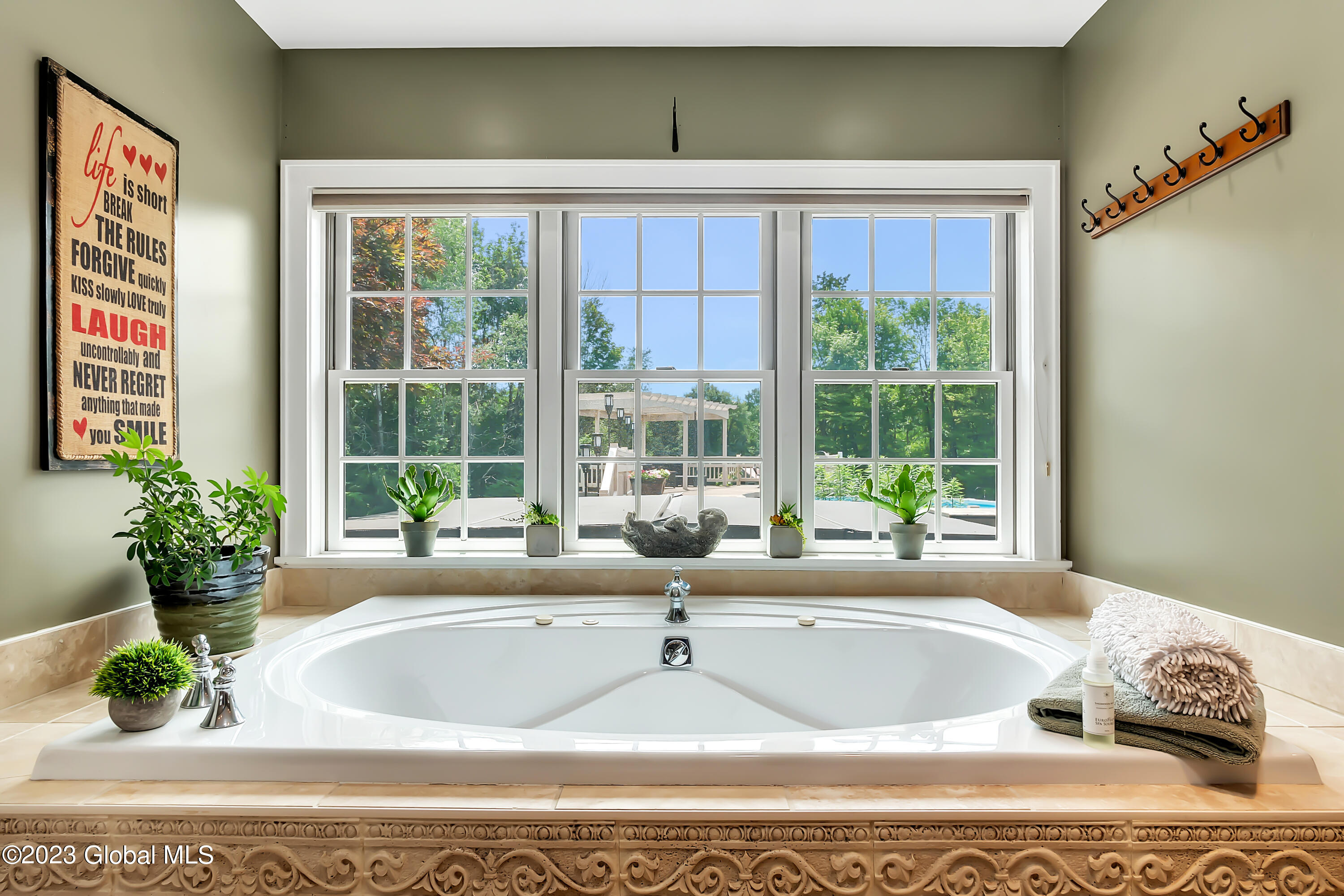 1563 1/2 Division Street