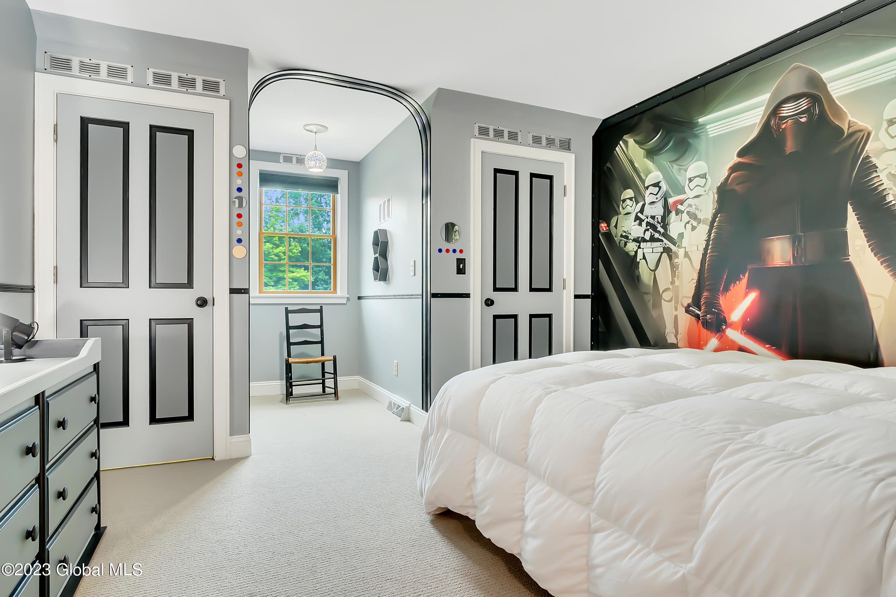 1563 1/2 Division Street