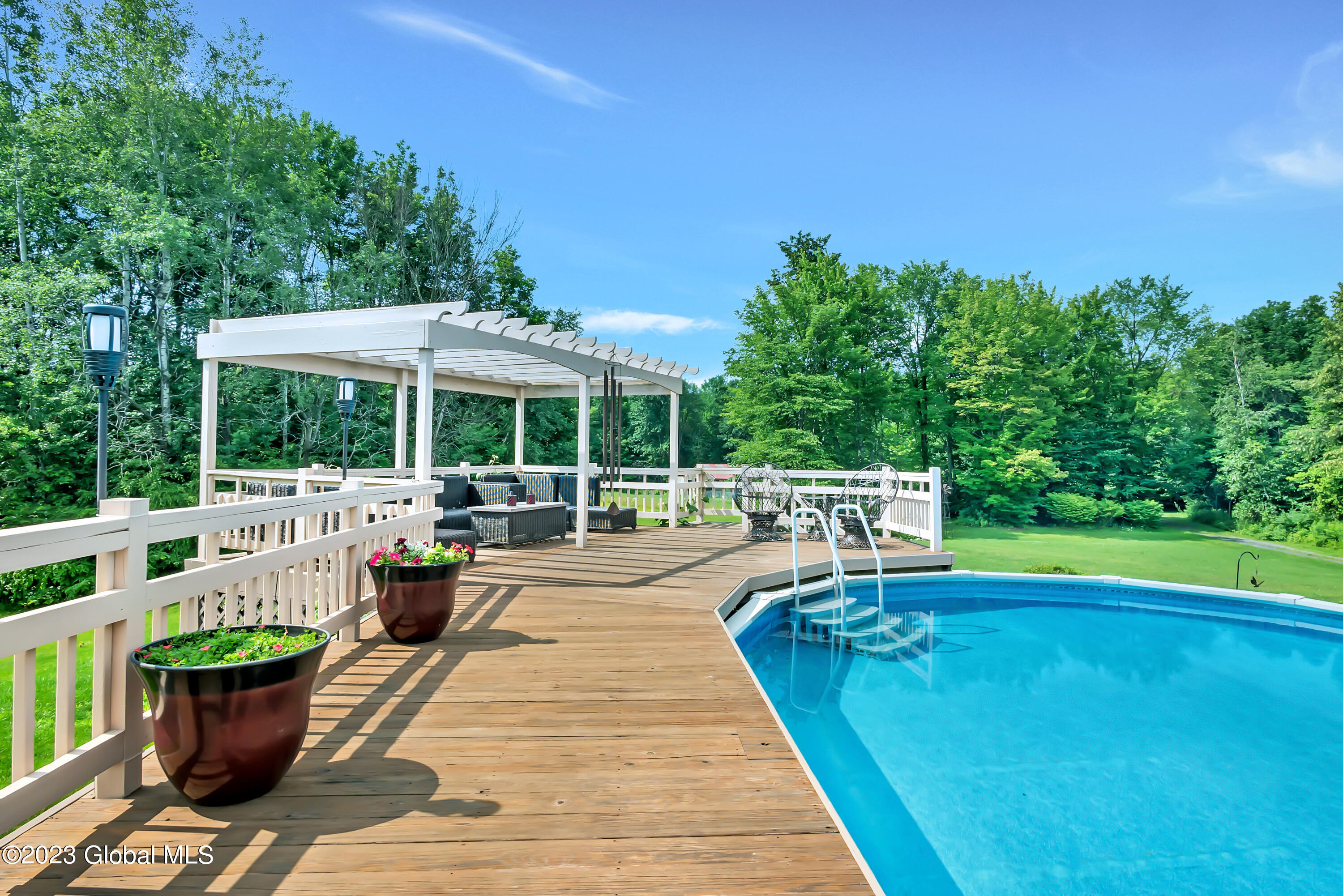 1563 1/2 Division Street