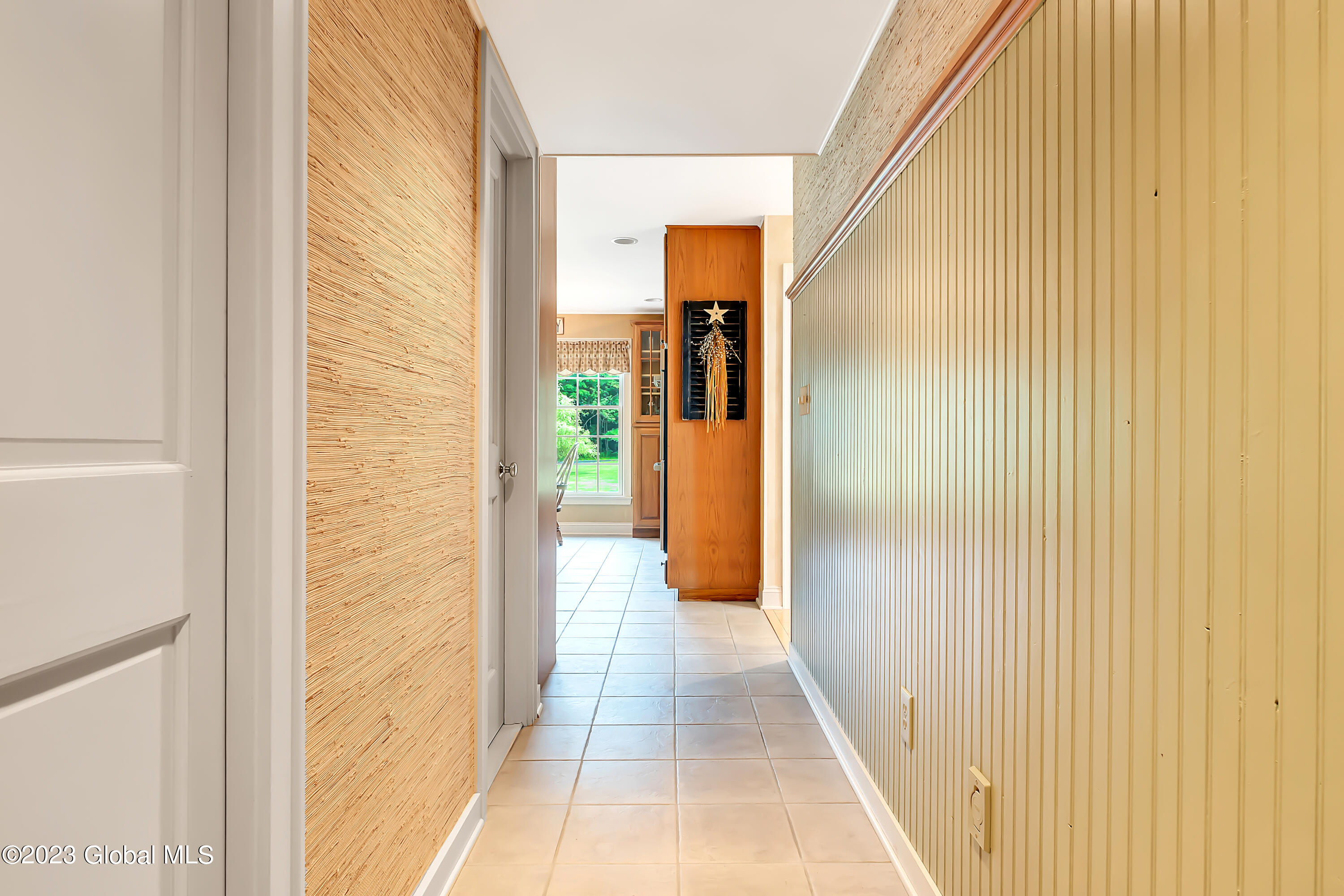 1563 1/2 Division Street