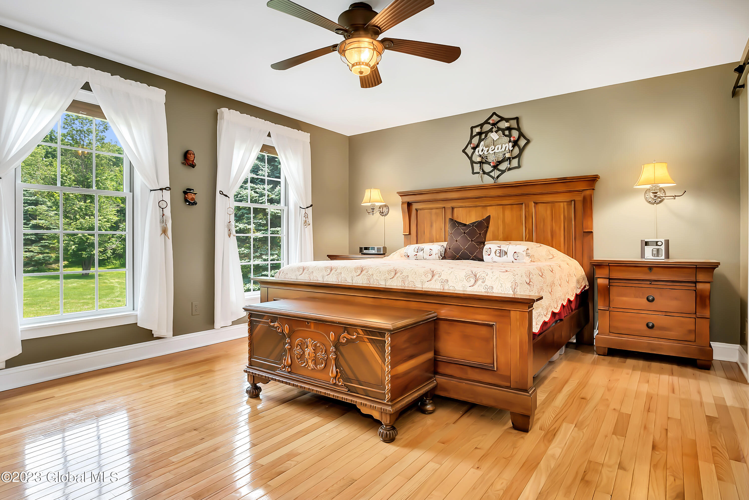 1563 1/2 Division Street