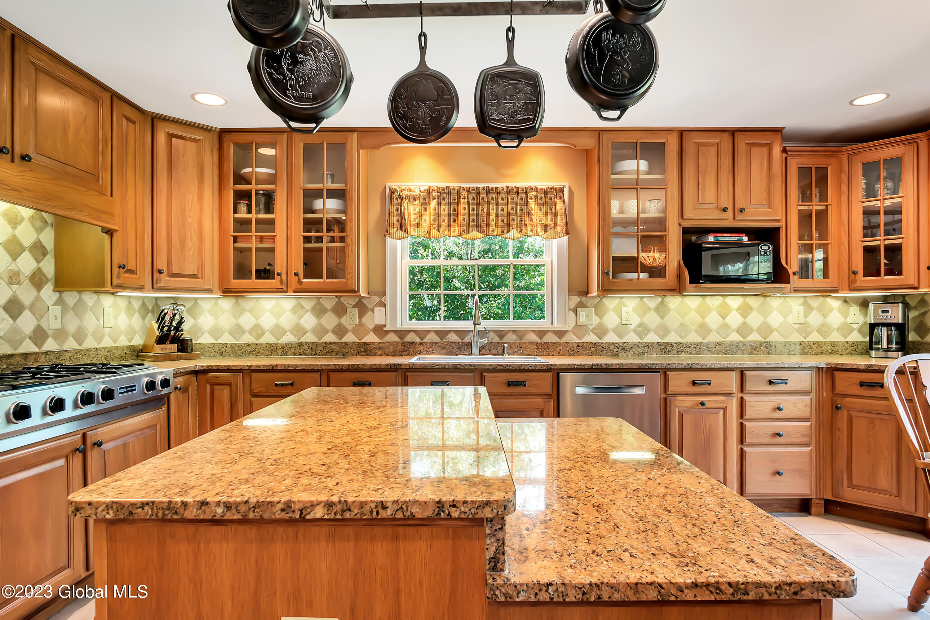 1563 1/2 Division Street