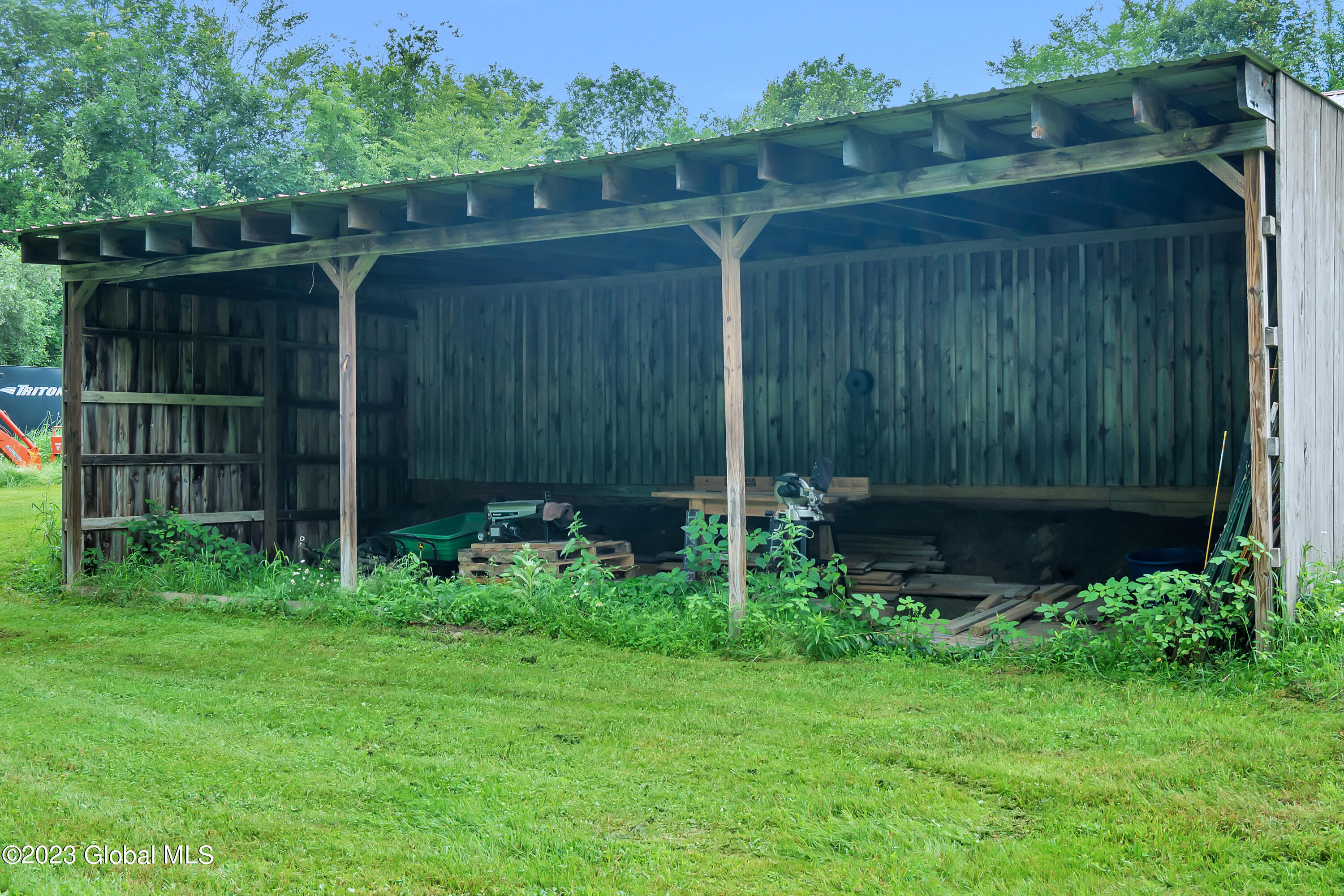 1563 1/2 Division Street