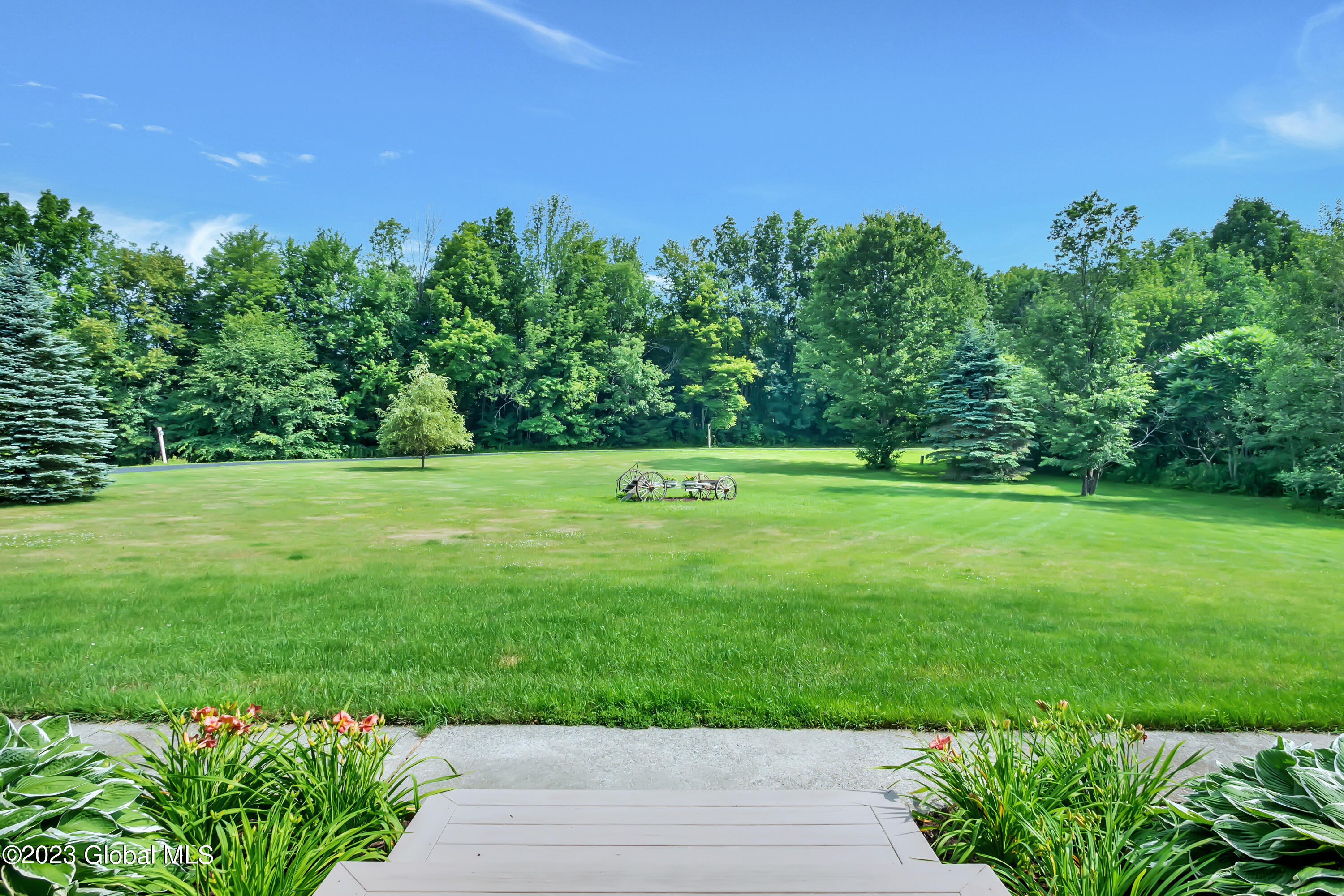 1563 1/2 Division Street