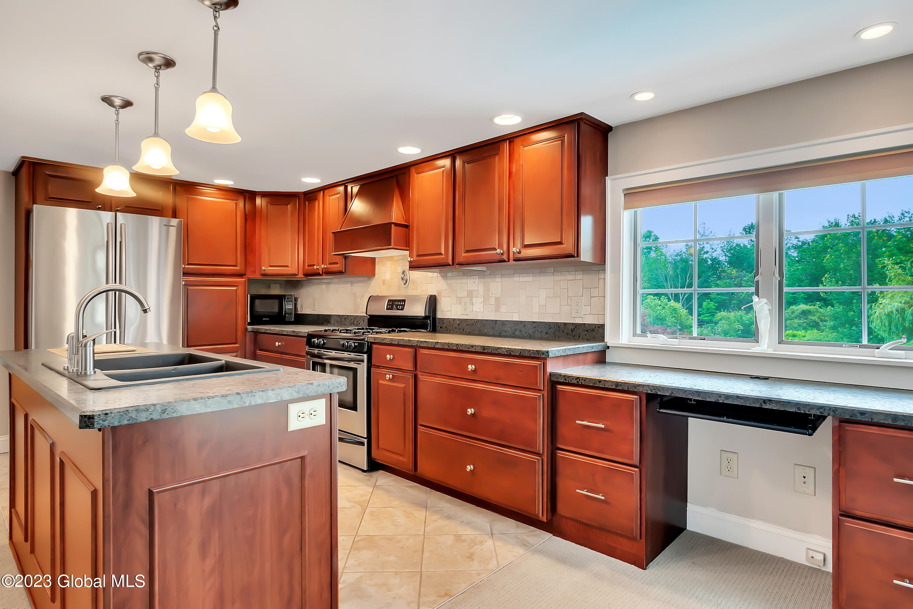 1563 1/2 Division Street