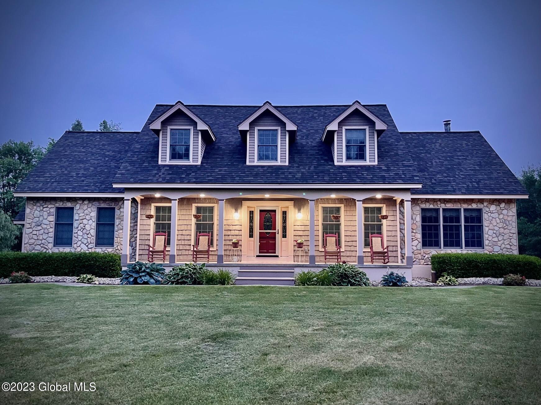 1563 1/2 Division Street