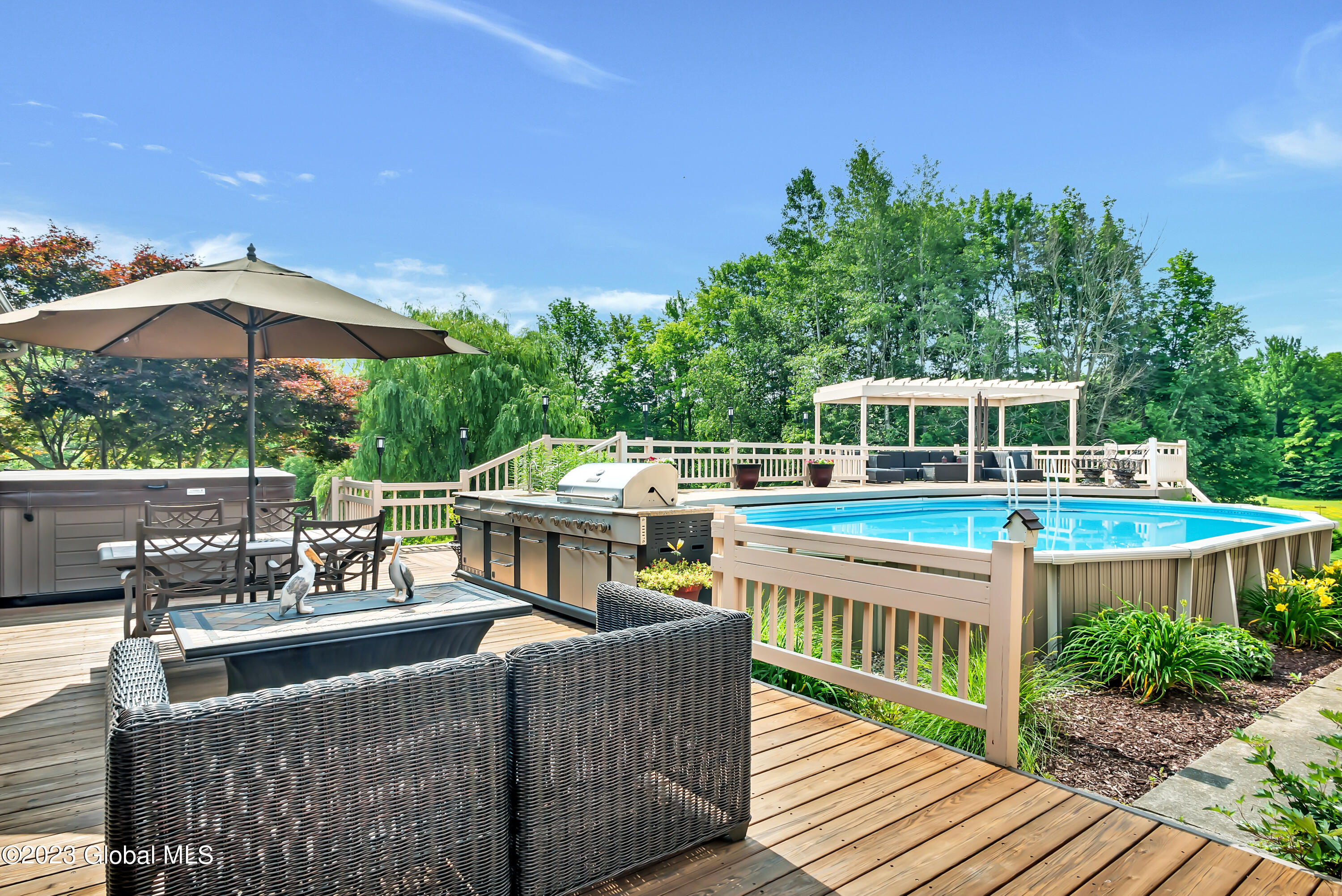 1563 1/2 Division Street