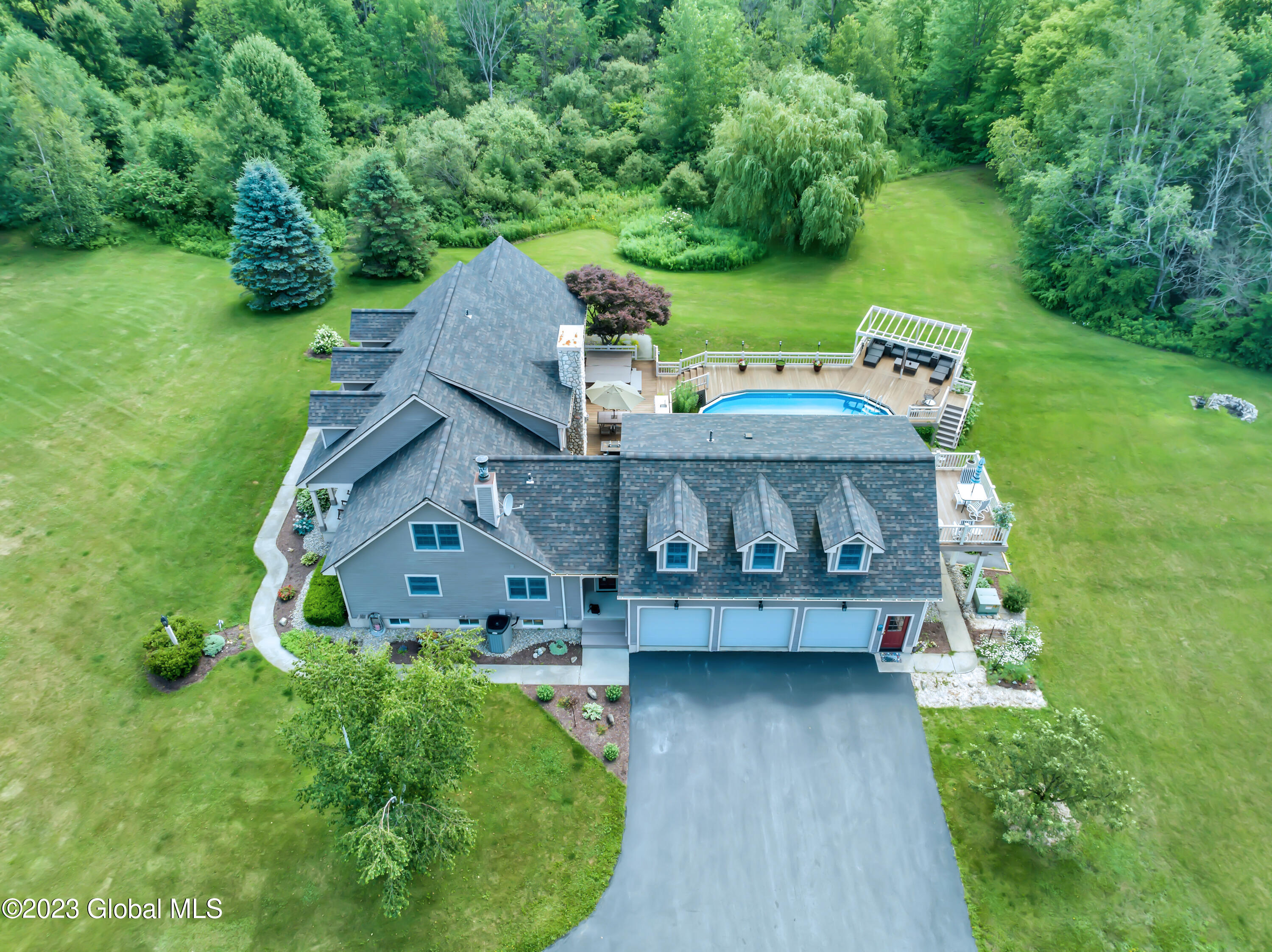 1563 1/2 Division Street