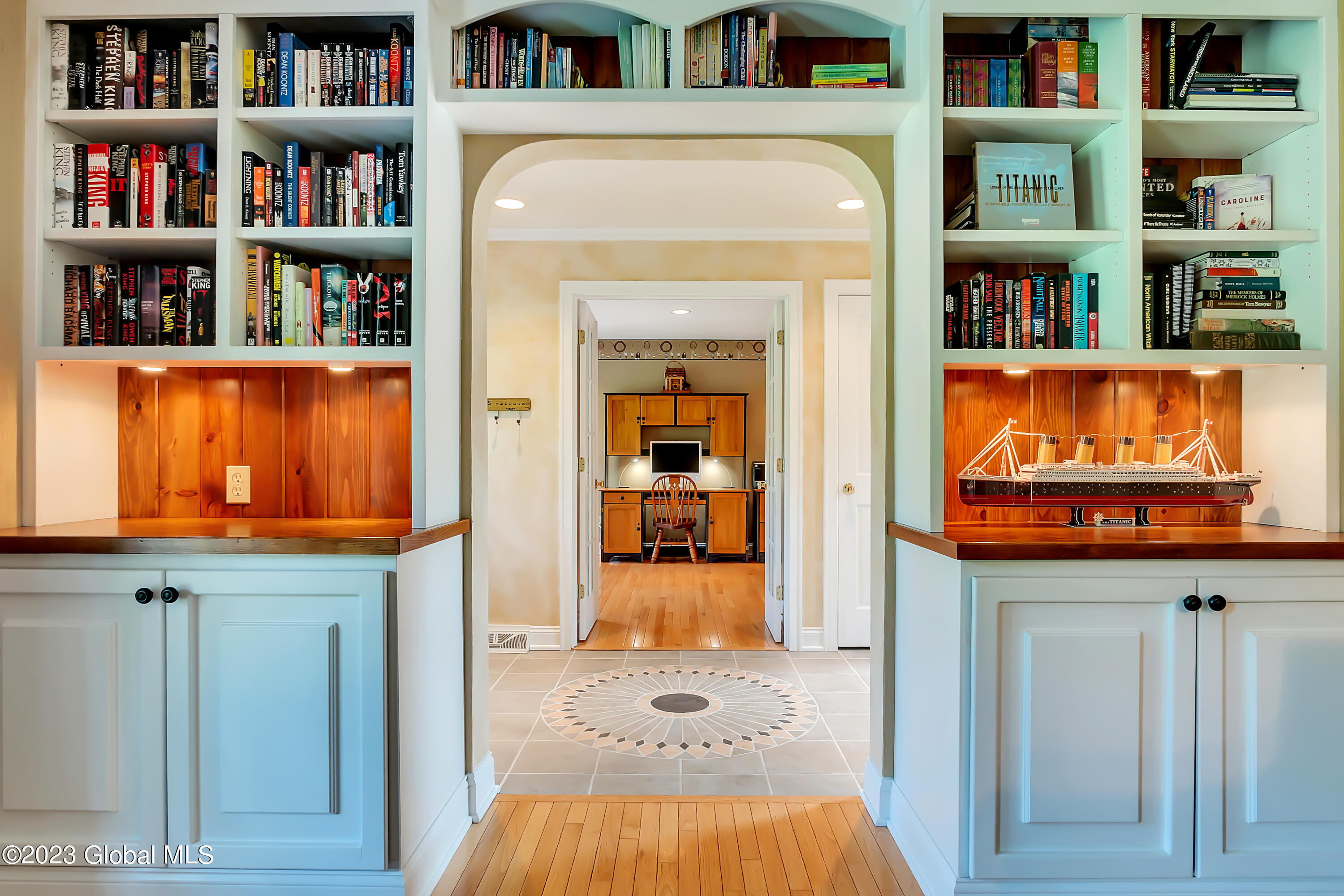 1563 1/2 Division Street