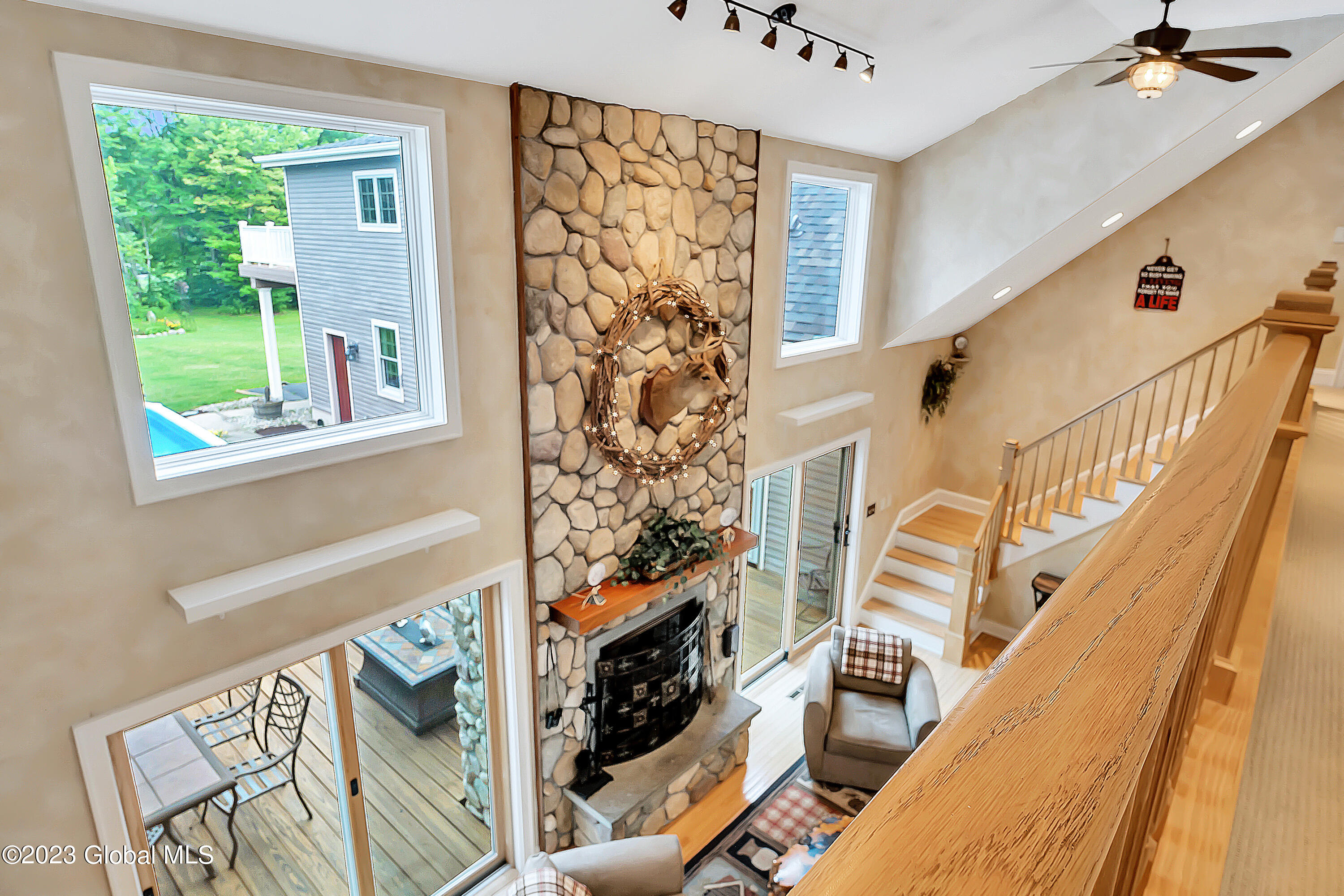 1563 1/2 Division Street