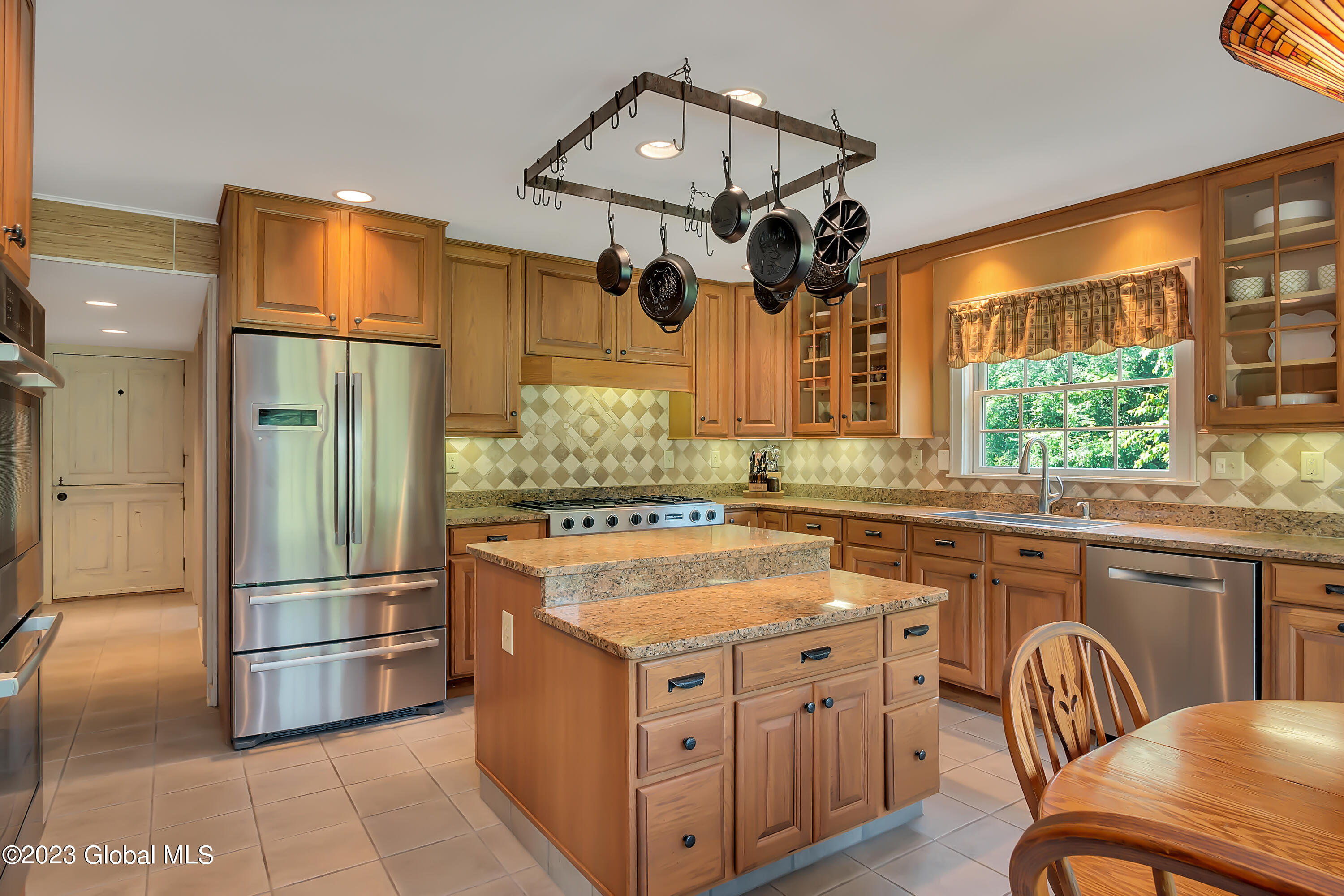 1563 1/2 Division Street