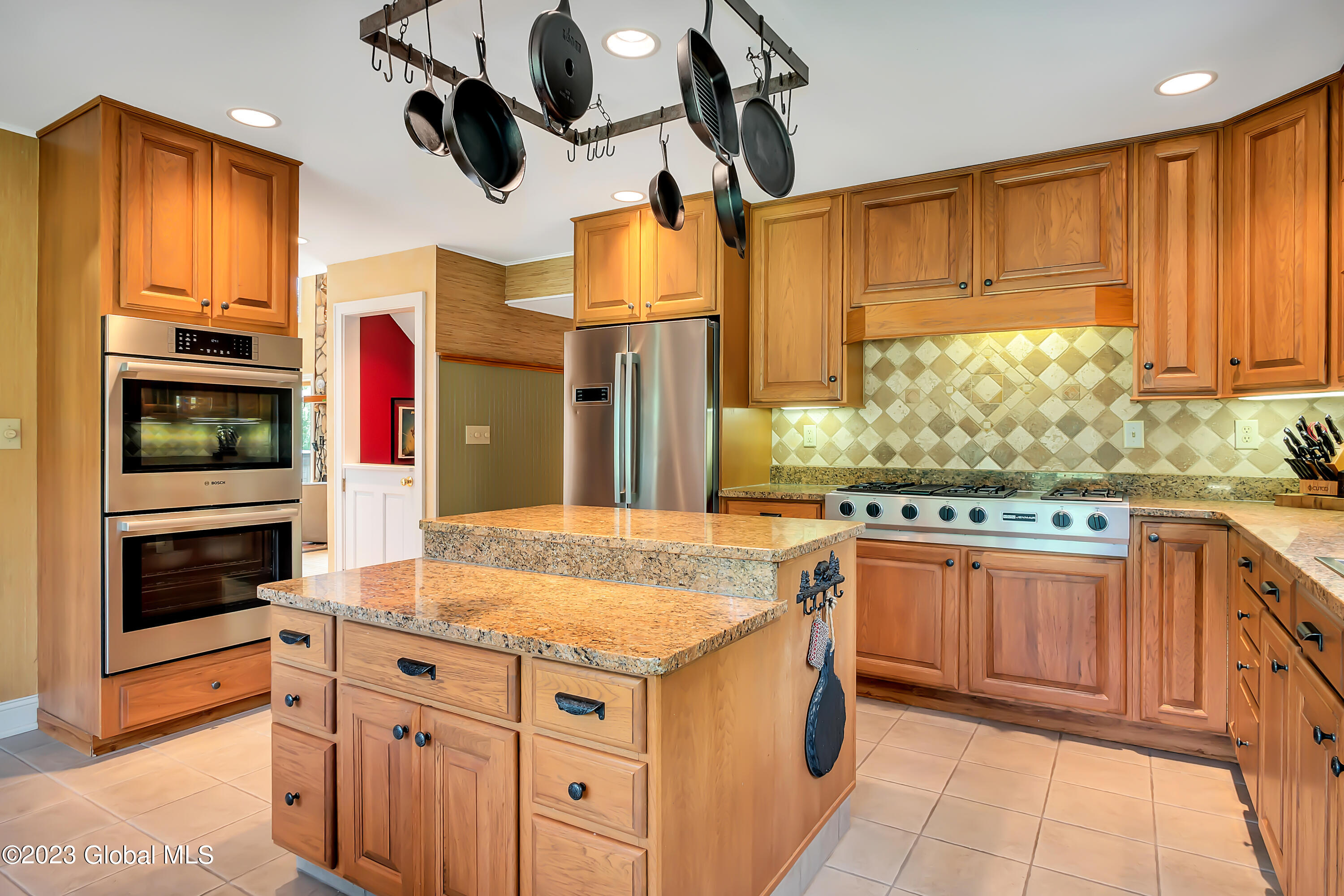 1563 1/2 Division Street