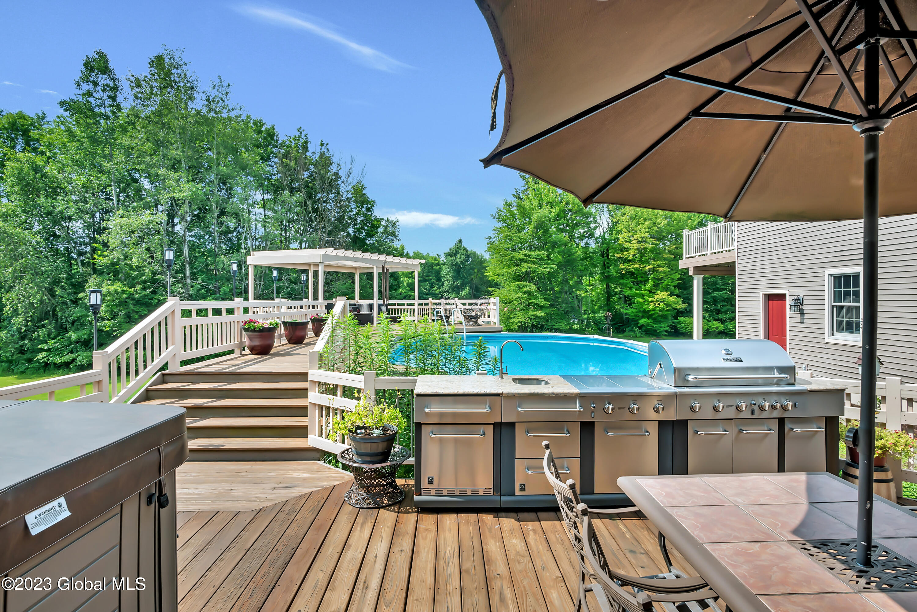 1563 1/2 Division Street