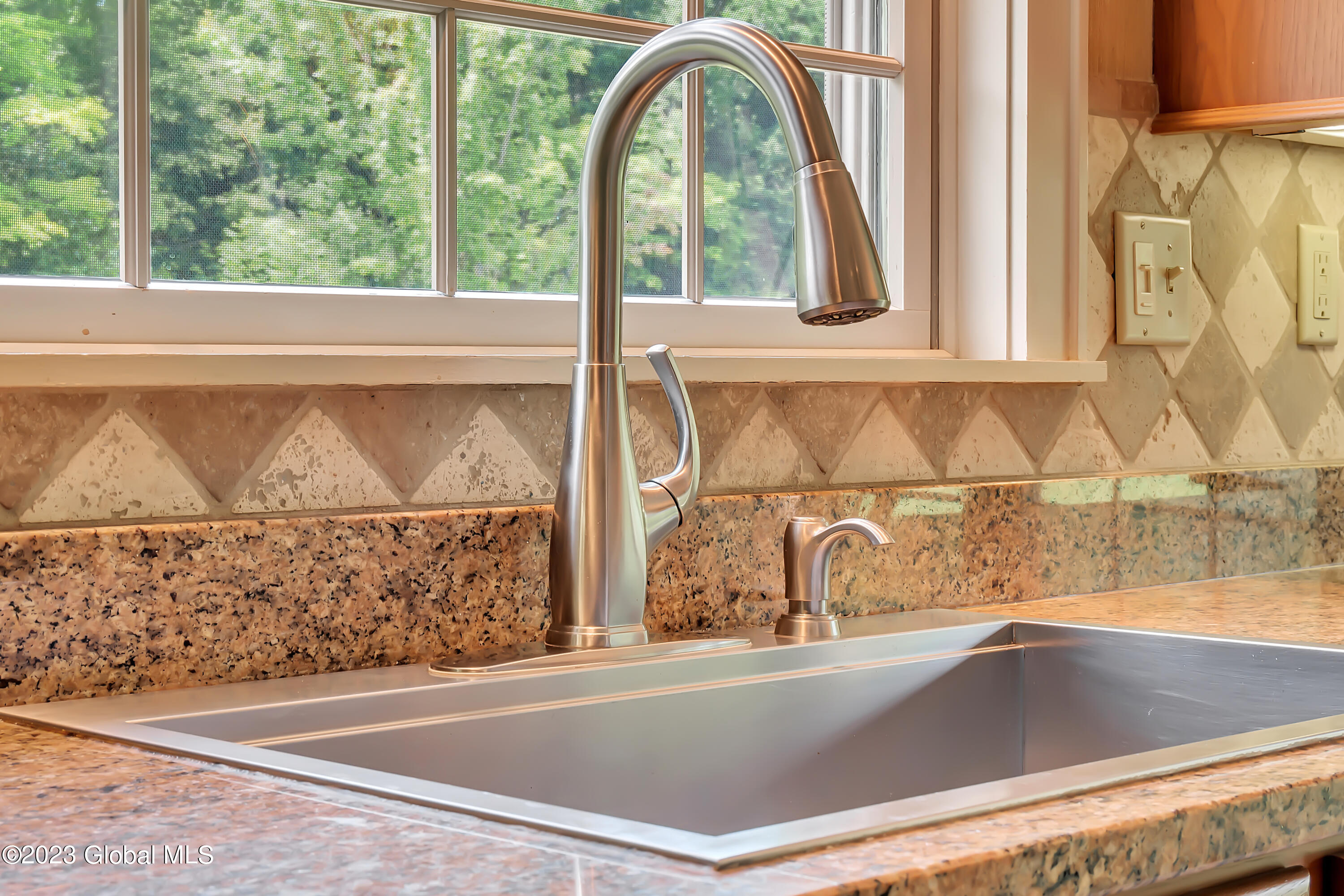 1563 1/2 Division Street