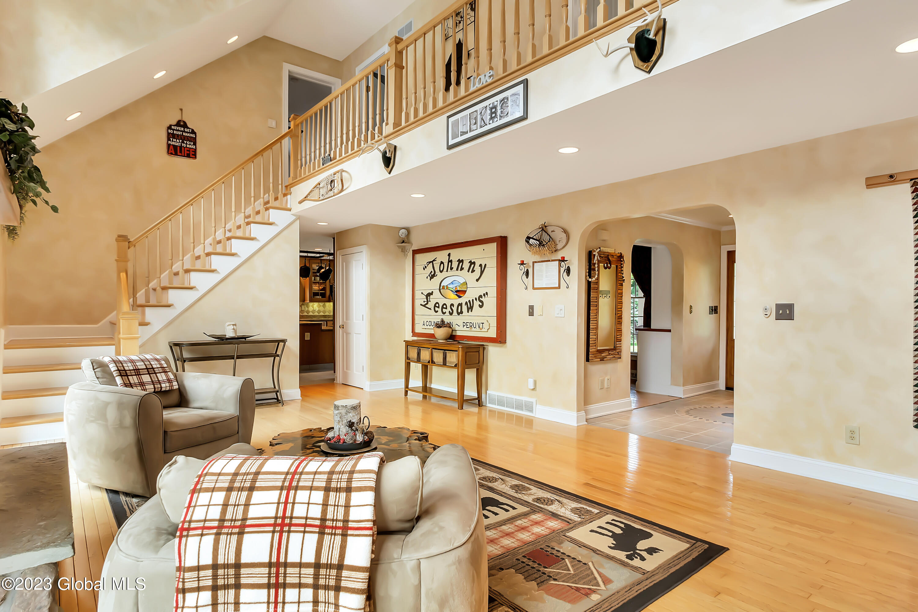 1563 1/2 Division Street