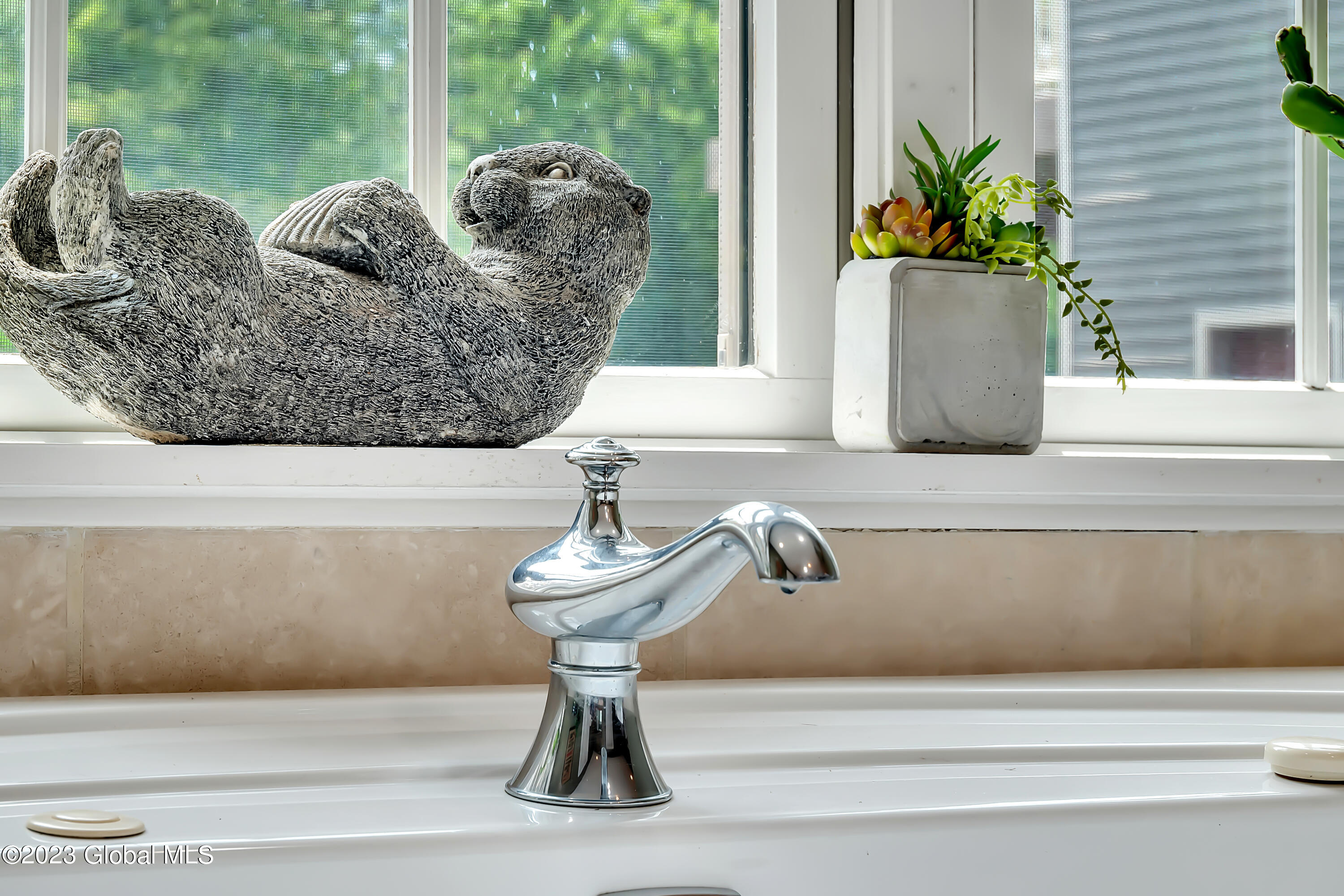 1563 1/2 Division Street