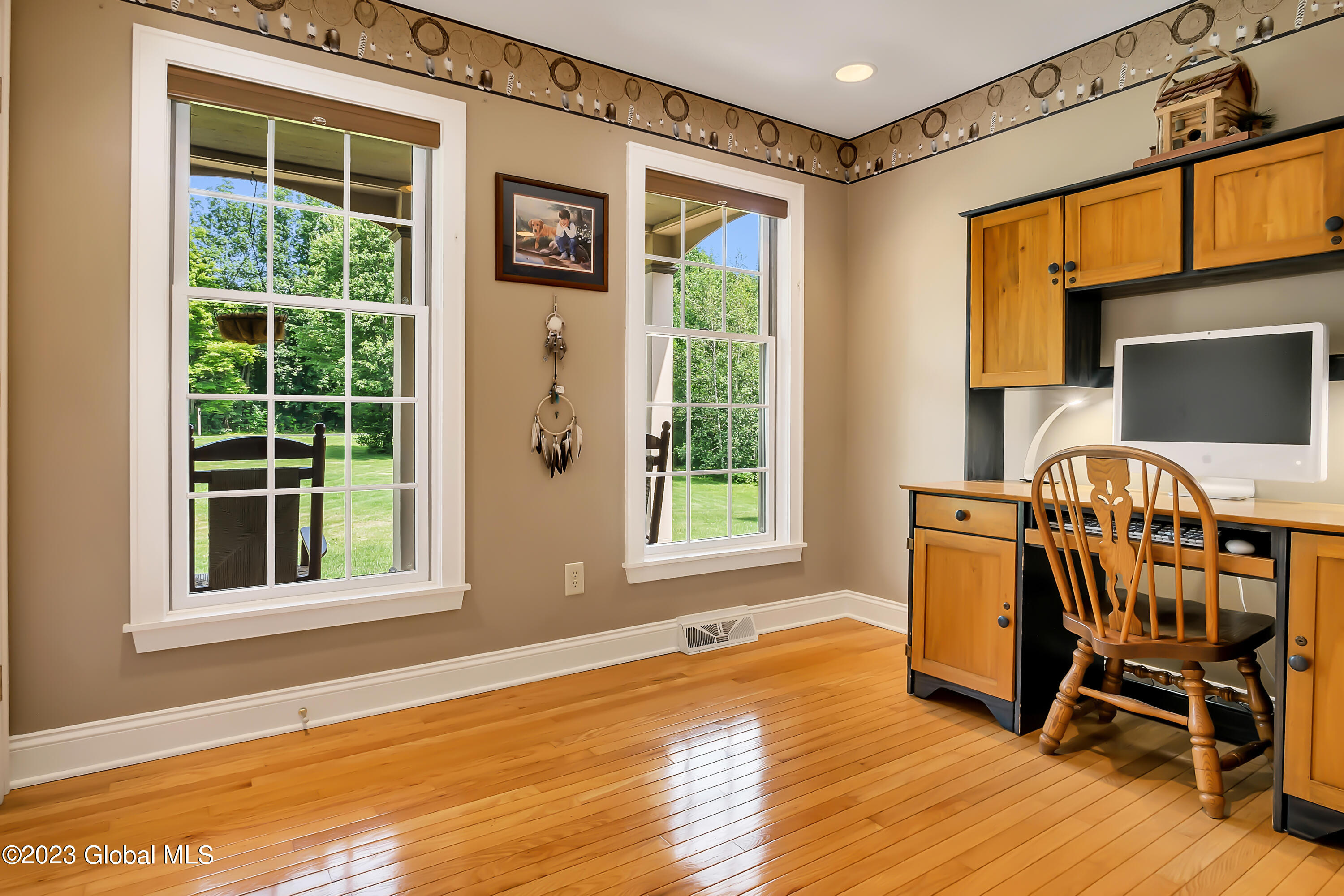 1563 1/2 Division Street