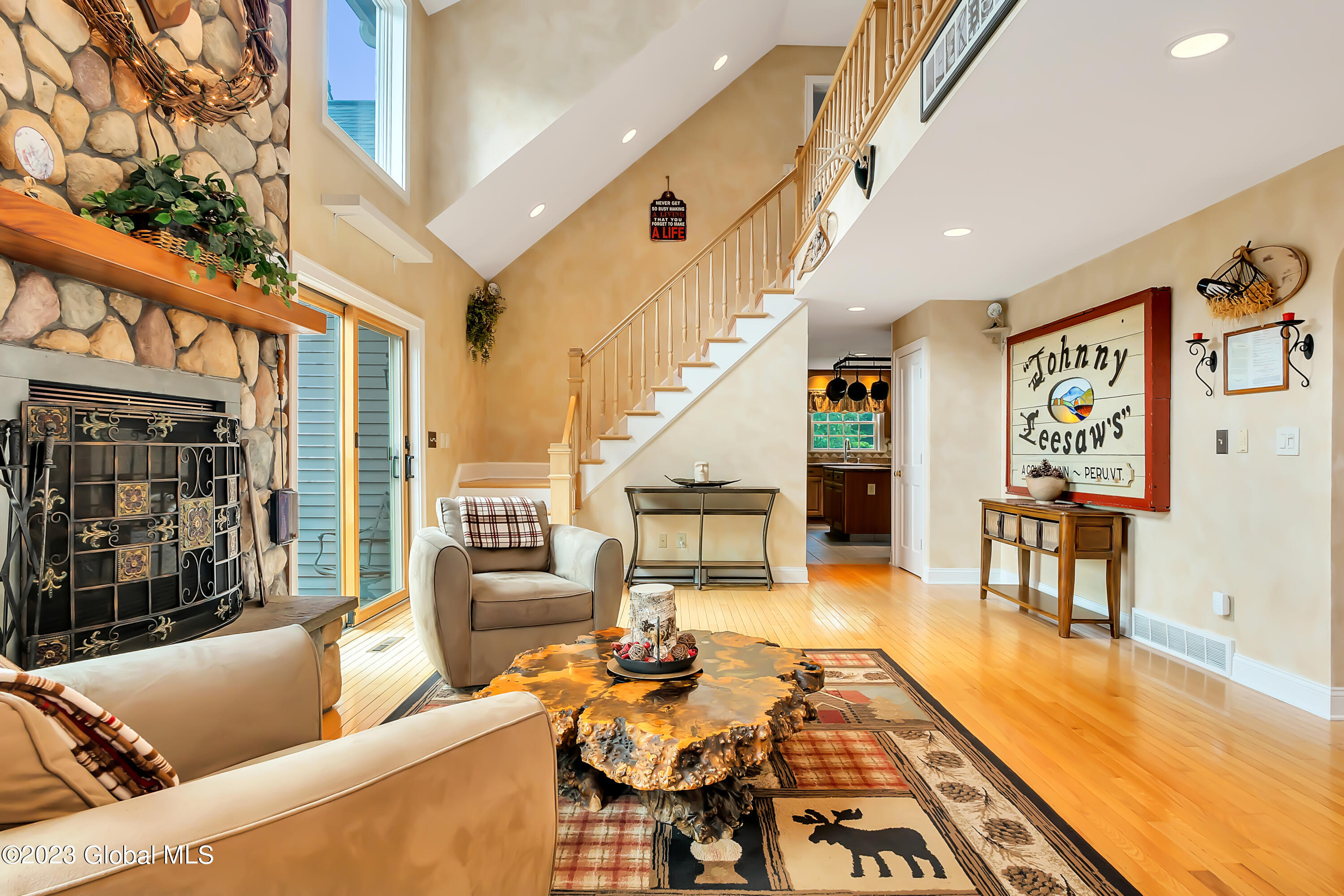 1563 1/2 Division Street