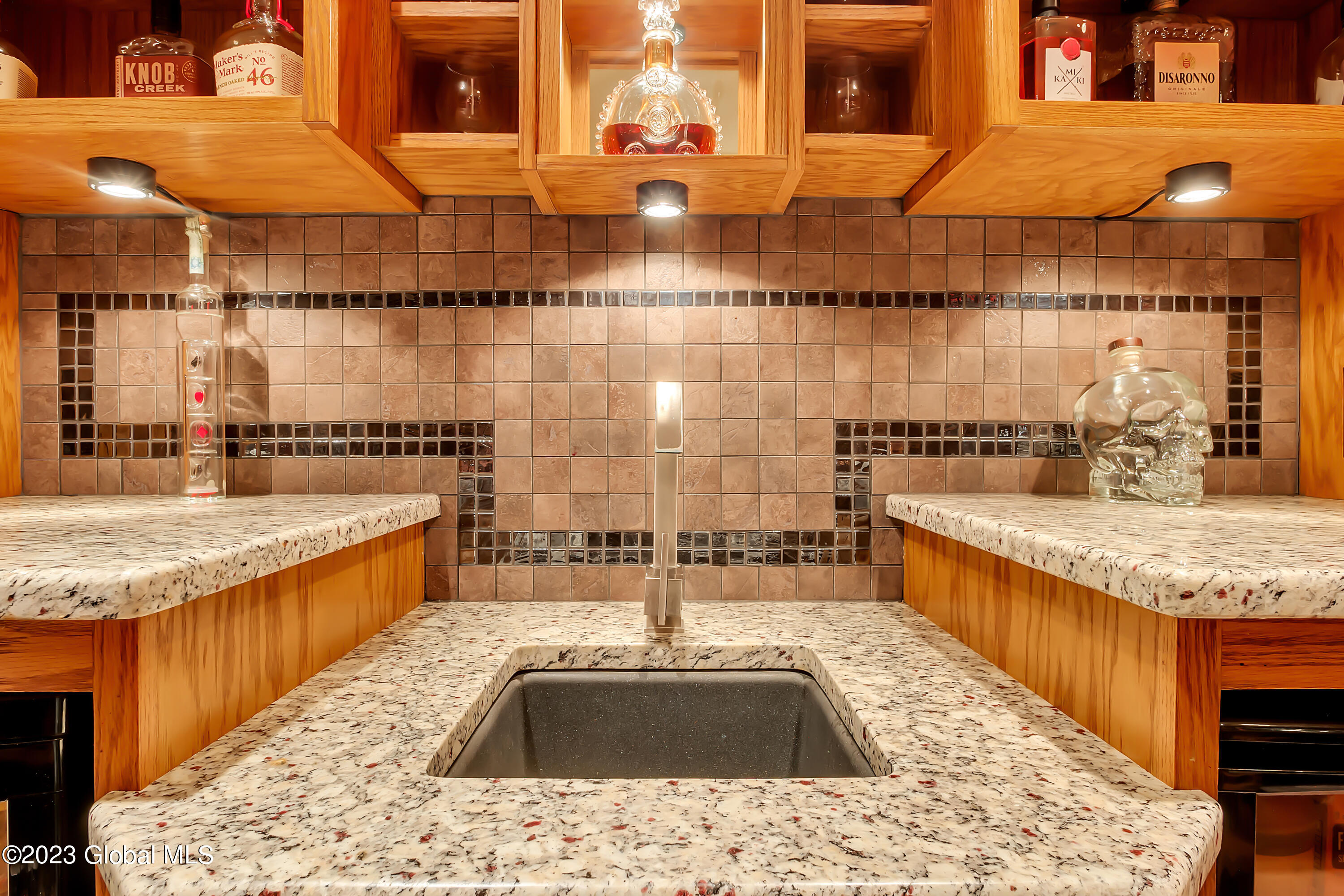 1563 1/2 Division Street