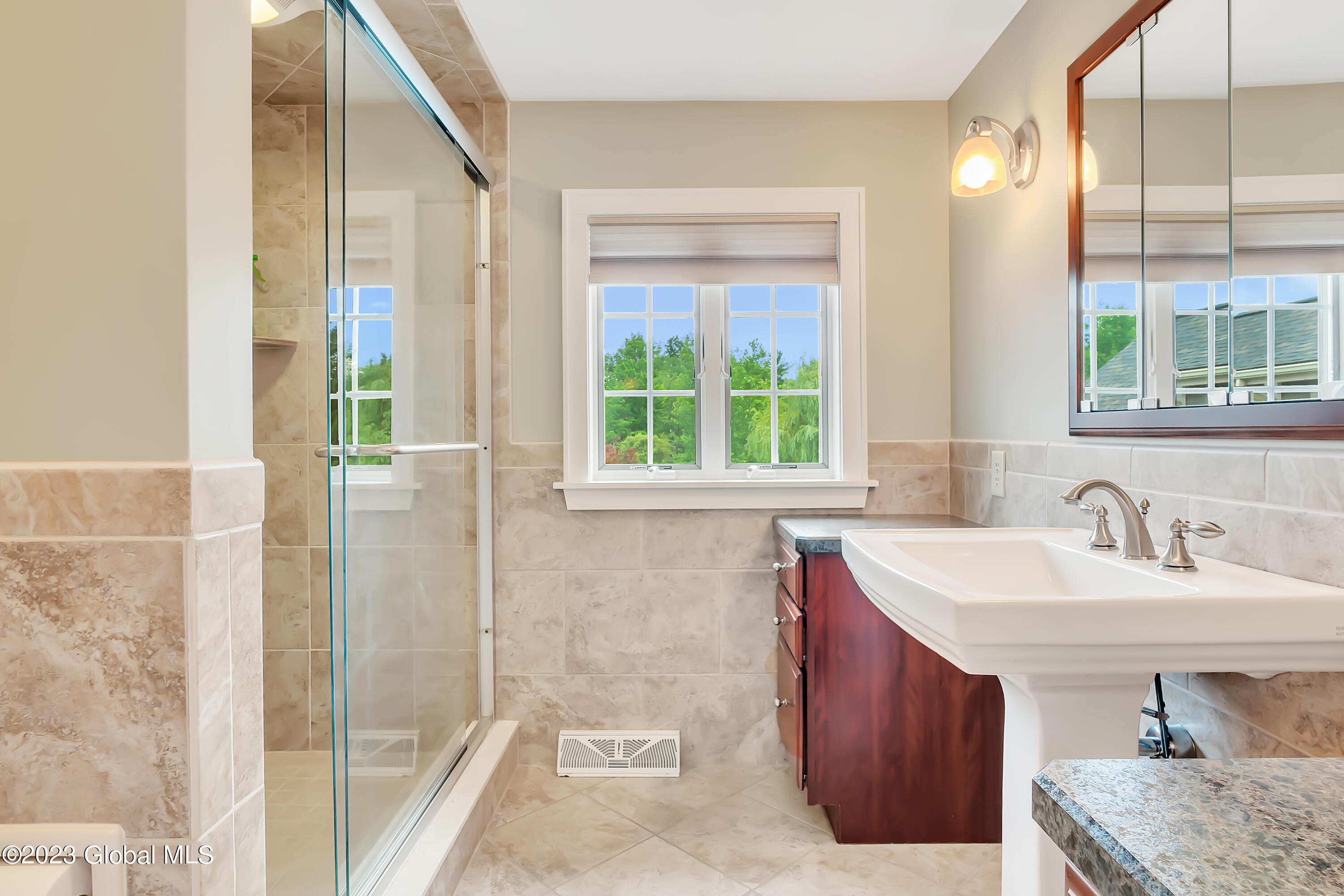 1563 1/2 Division Street