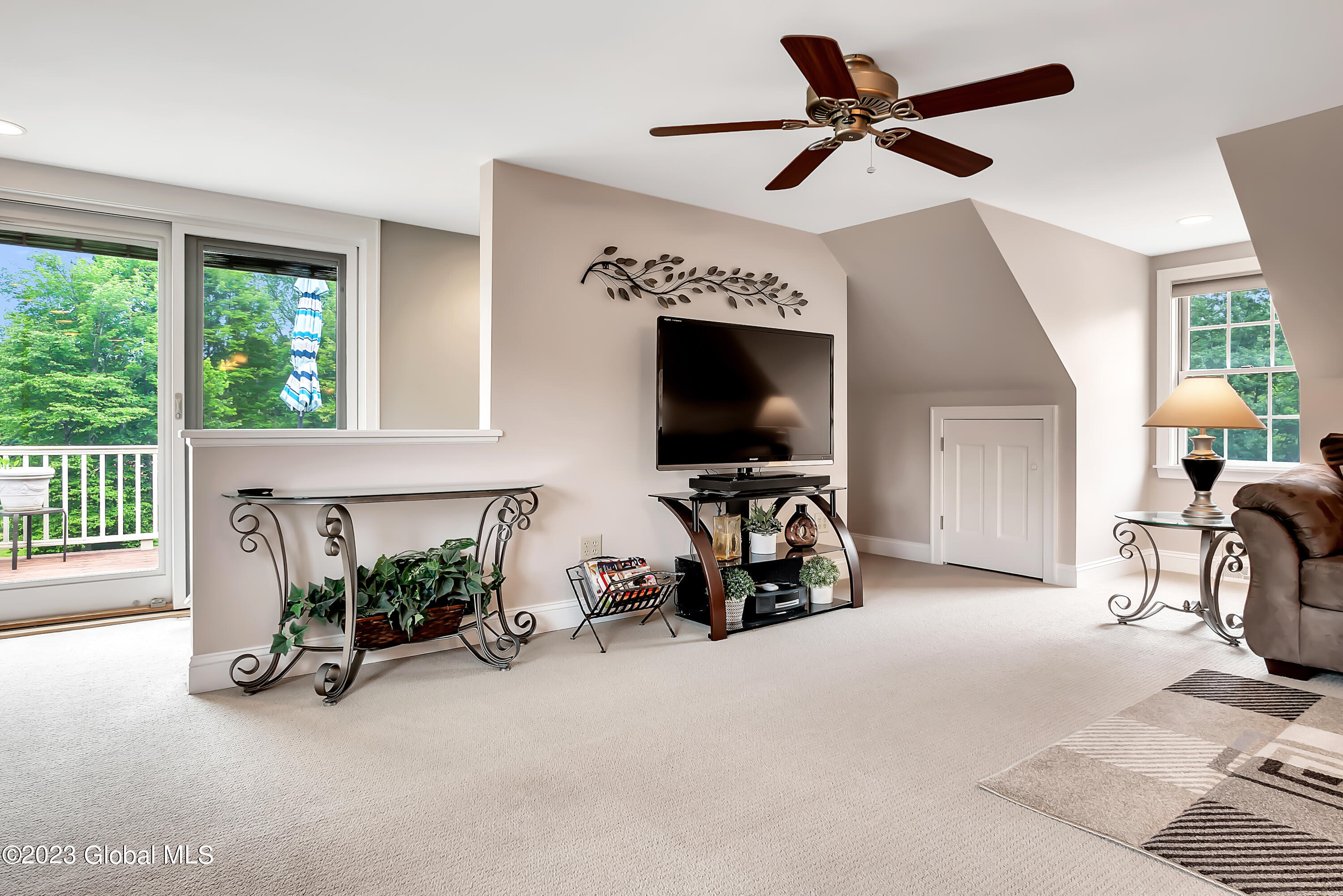 1563 1/2 Division Street