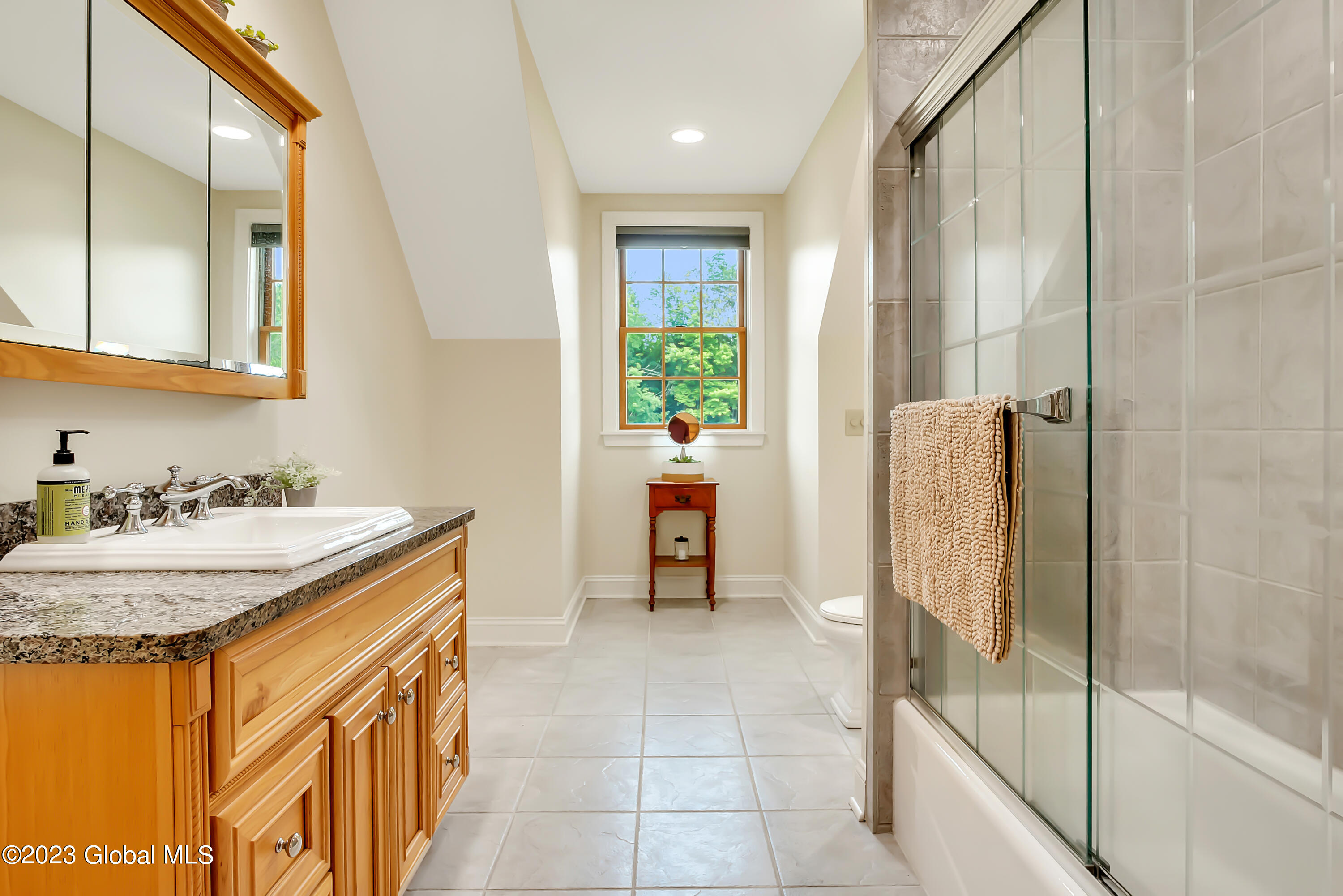 1563 1/2 Division Street