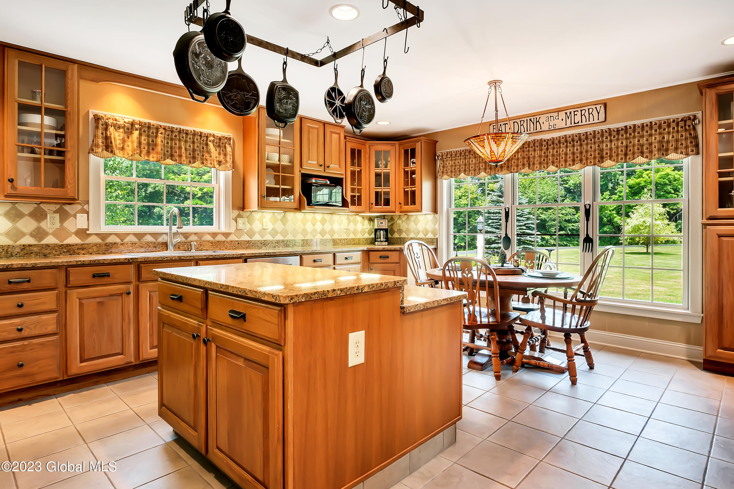 1563 1/2 Division Street