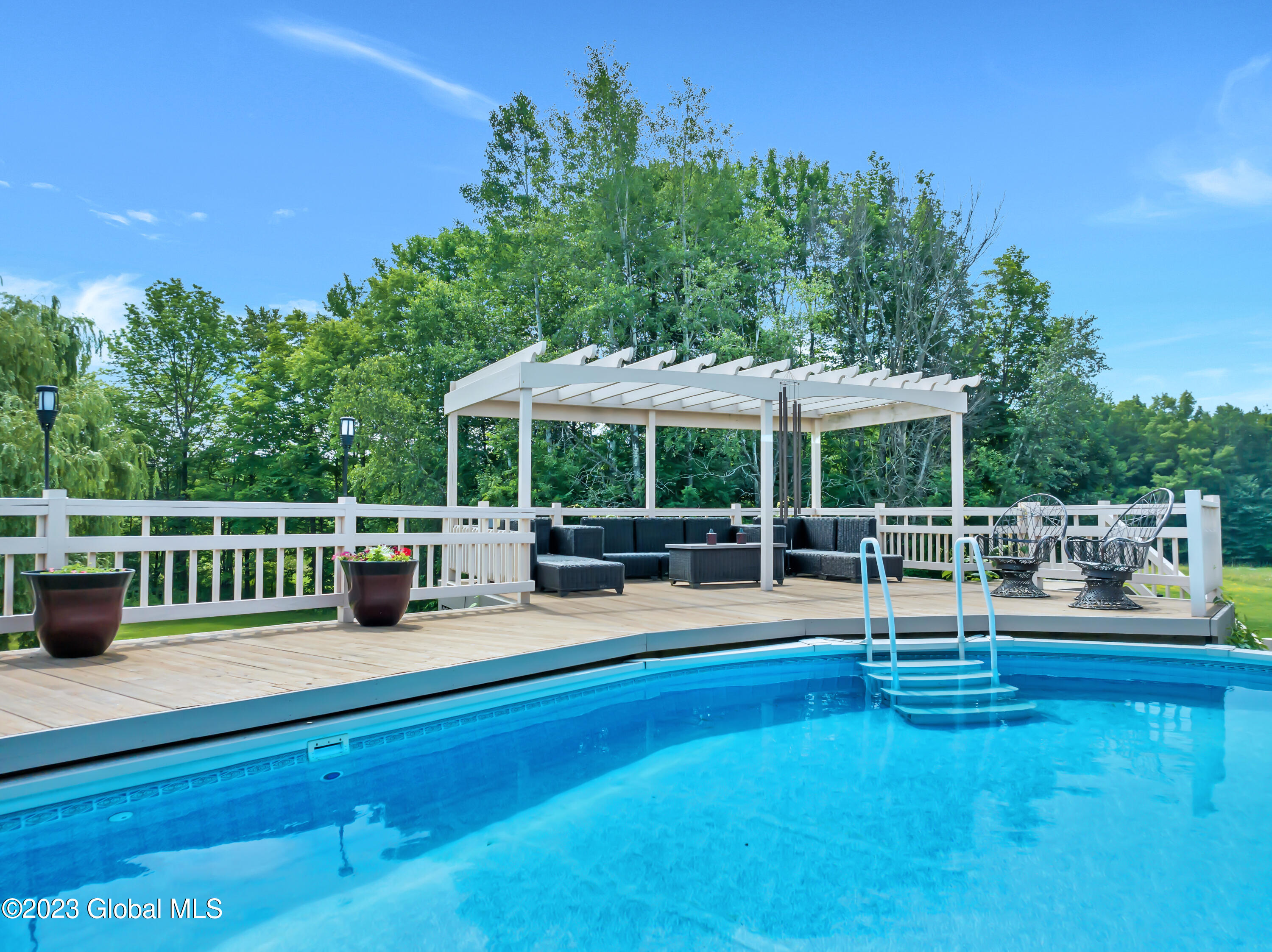 1563 1/2 Division Street