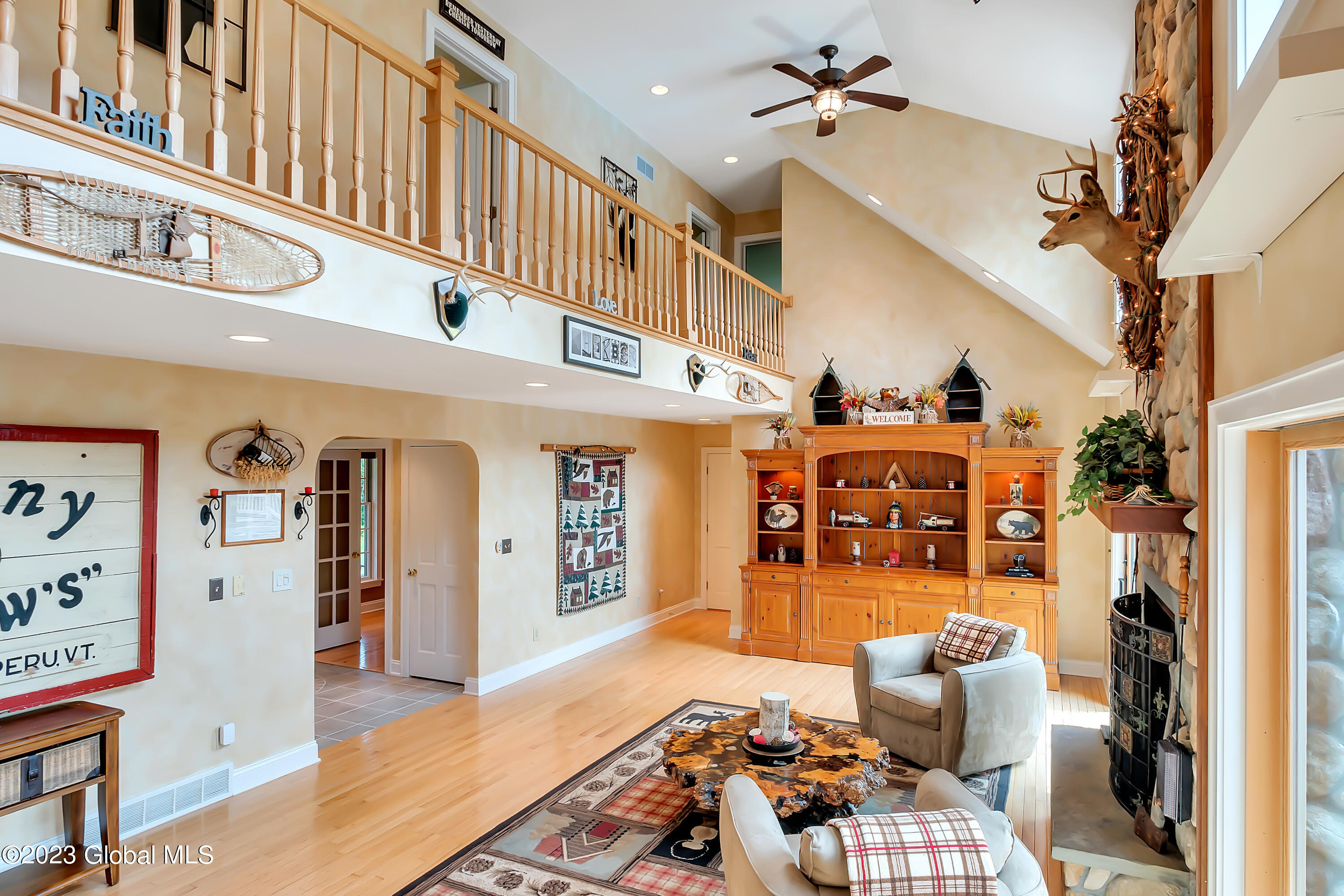 1563 1/2 Division Street