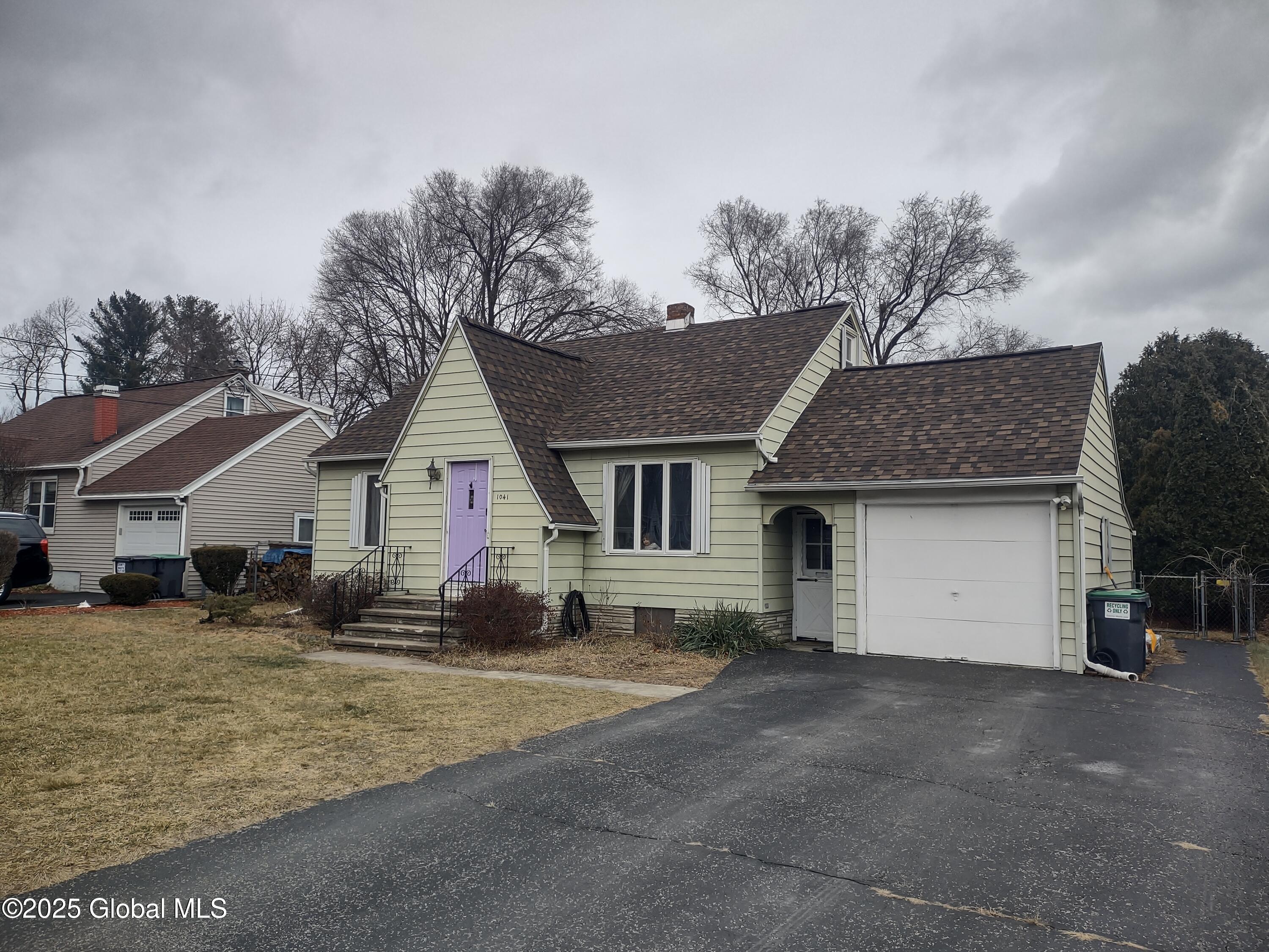 1041 Eugene Dr